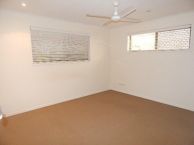 2/1 Guyra Avenue BURLEIGH HEADS 2