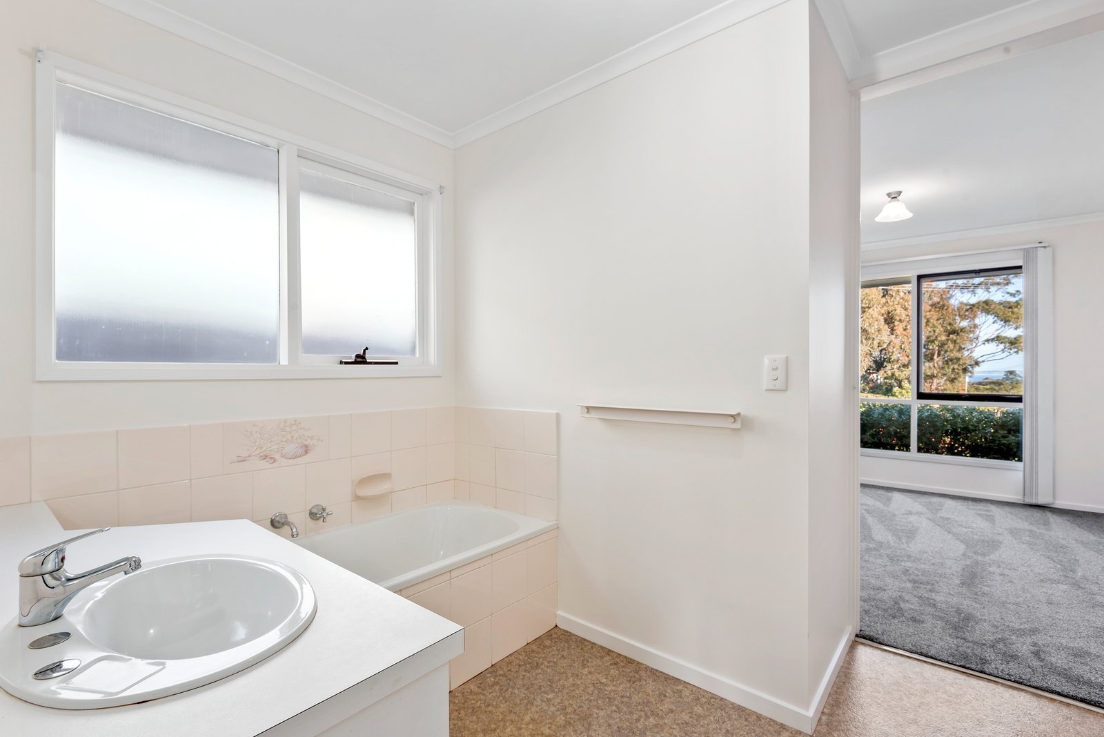 Real Estate and Property in 21 Gwinganna Drive , Clifton Springs, VIC