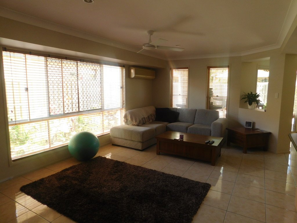 2/1 Gymea Crescent VARSITY LAKES 5