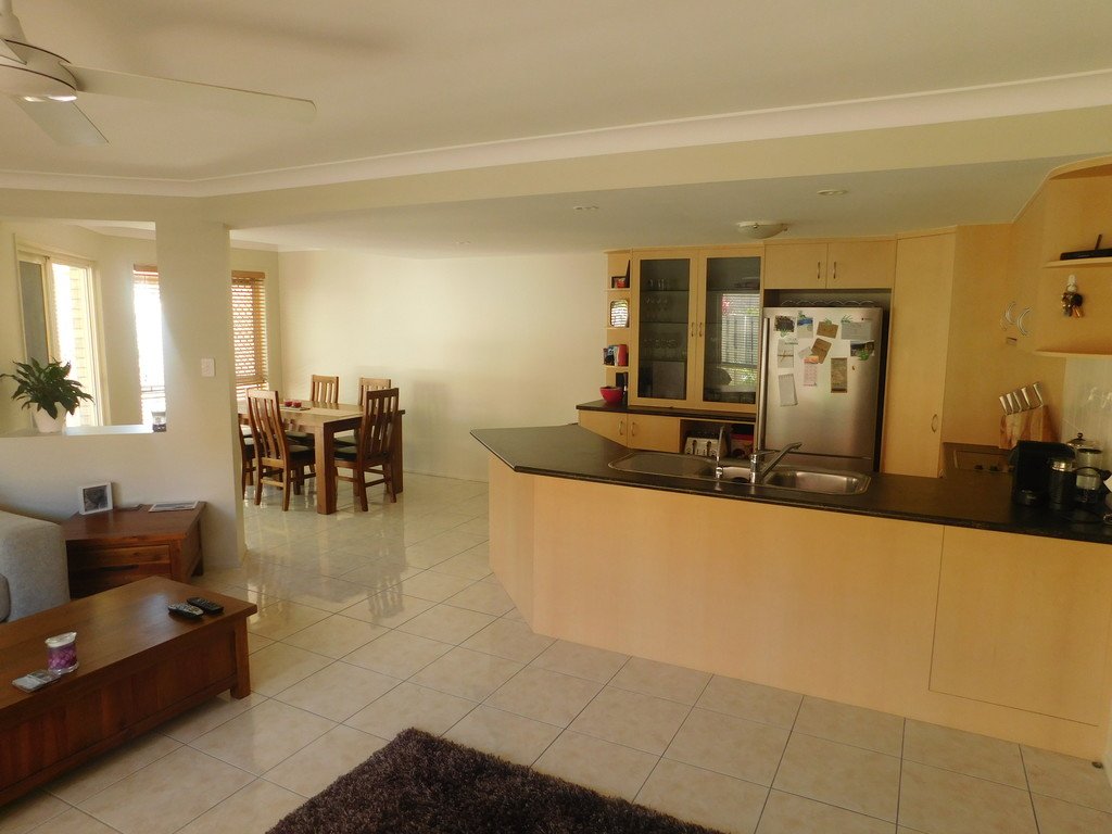 2/1 Gymea Crescent VARSITY LAKES 7