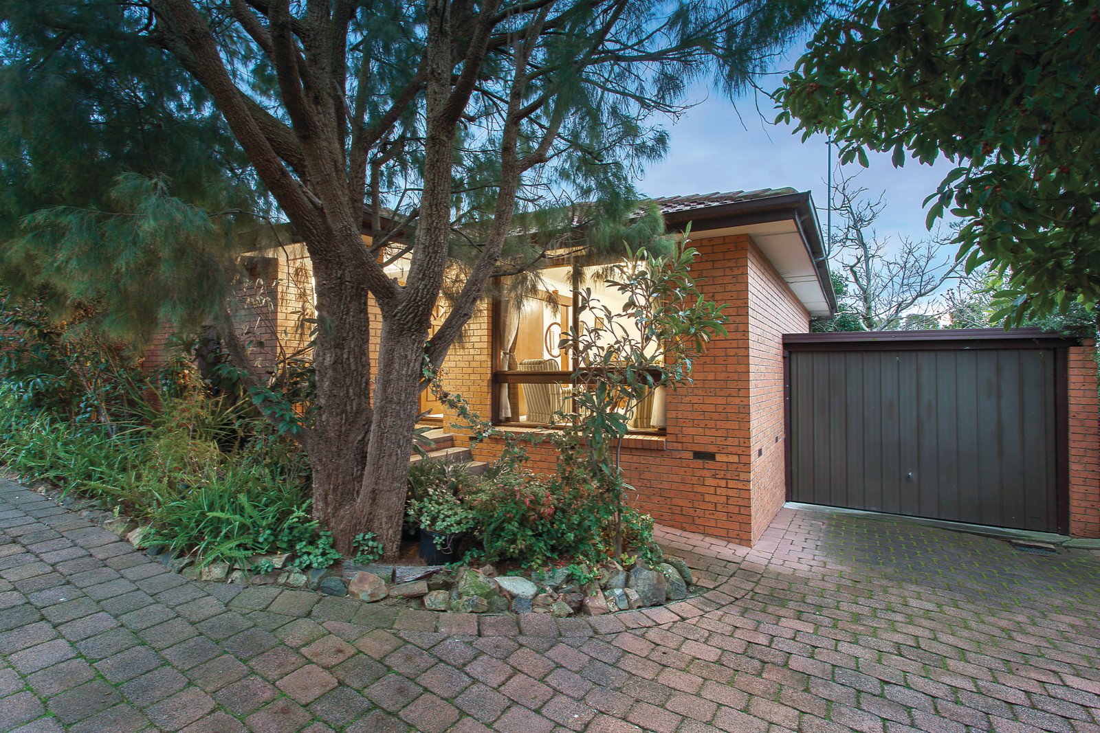 2/1 Halley Avenue, Camberwell, VIC