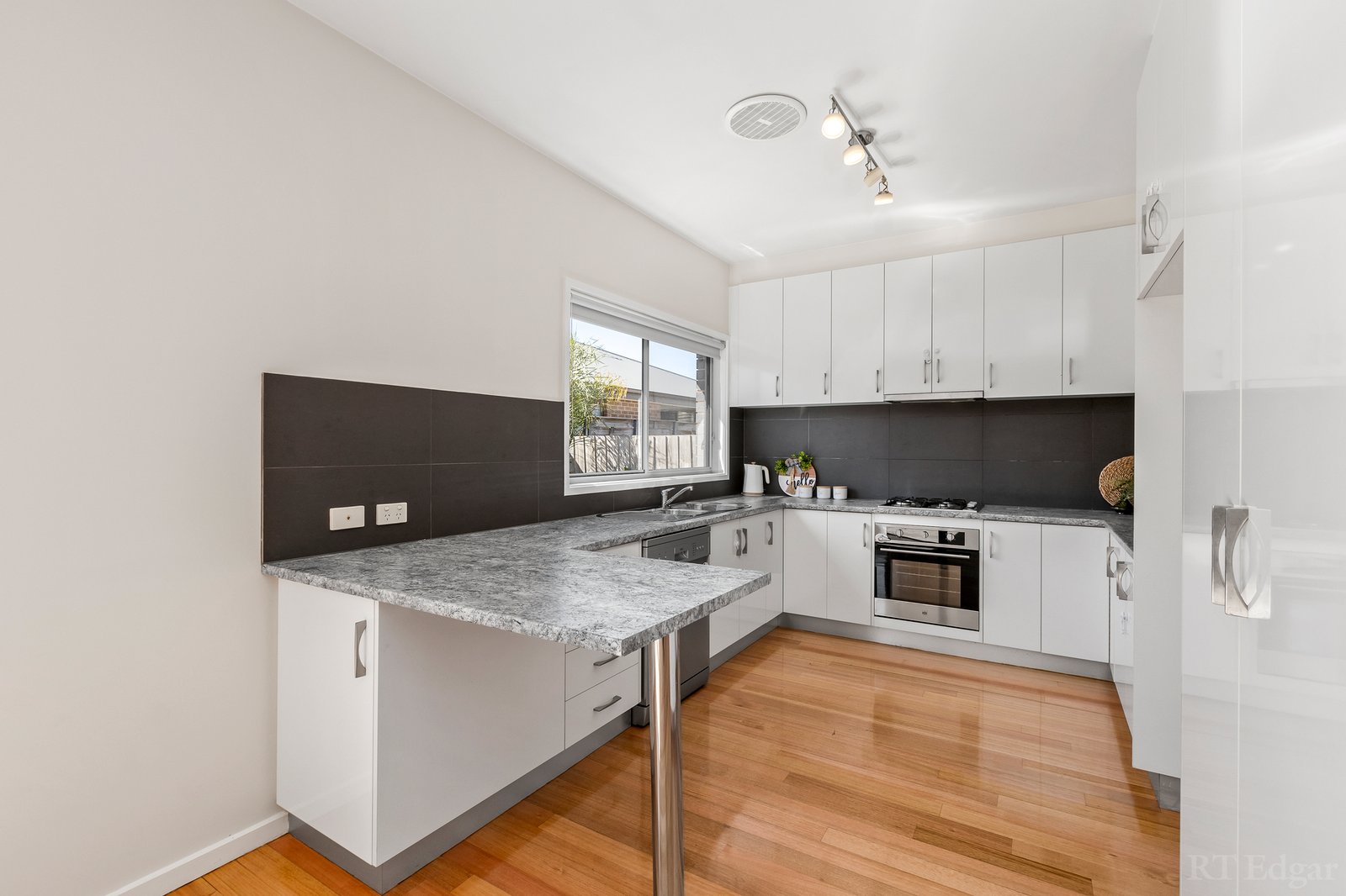 Real Estate and Property in 2/1 Herbert Court, Newcomb, VIC