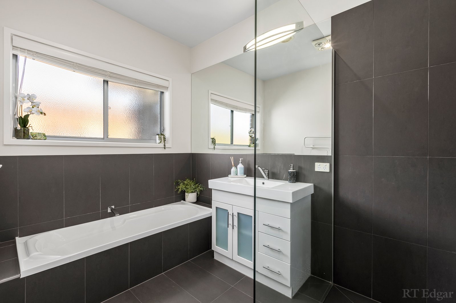 Real Estate and Property in 2/1 Herbert Court, Newcomb, VIC