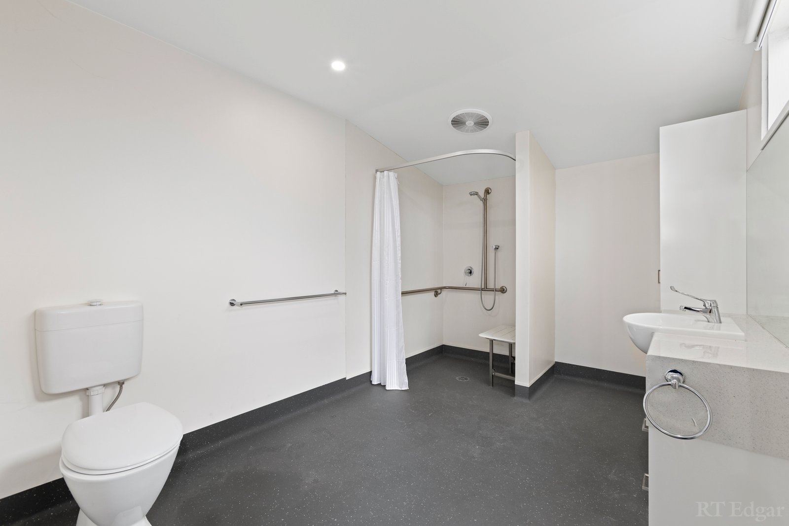 Real Estate and Property in 21 Heyers Road, Grovedale, VIC