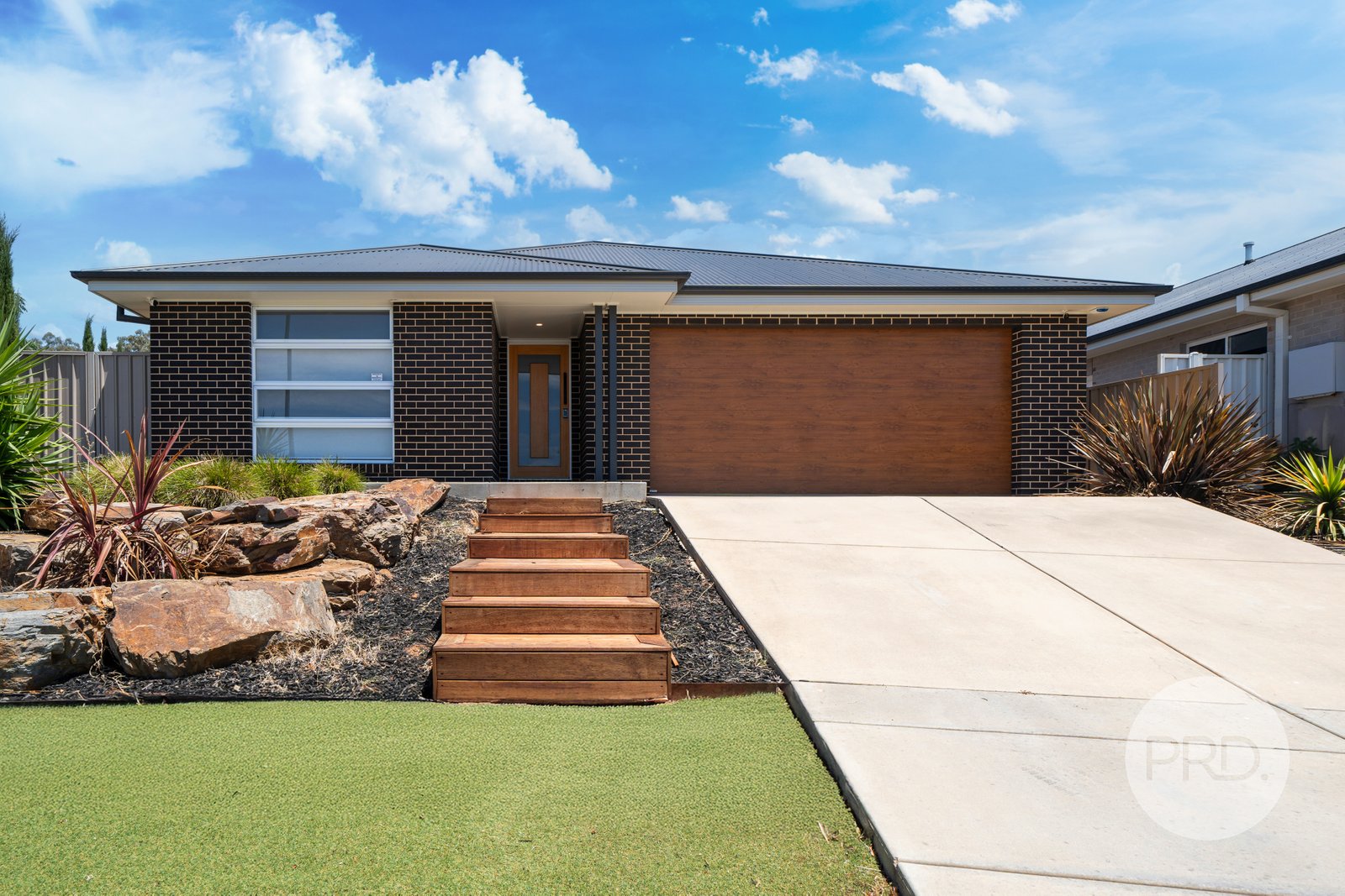 21 Hollows Crescent LLOYD 1