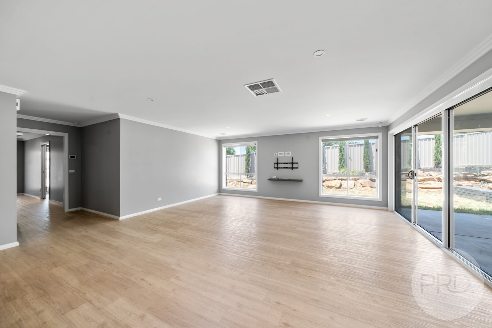 21 Hollows Crescent LLOYD 4