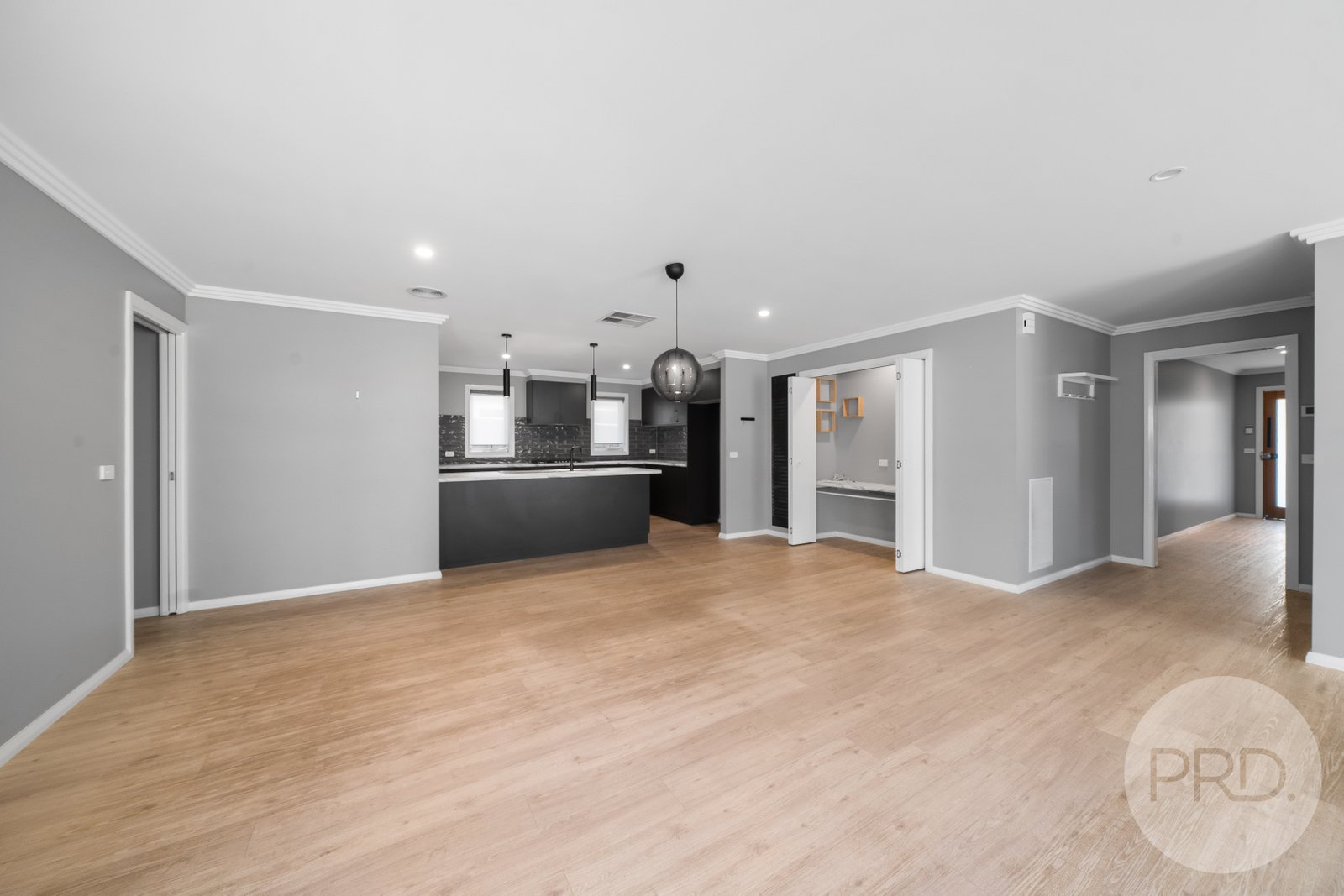 21 Hollows Crescent LLOYD 5