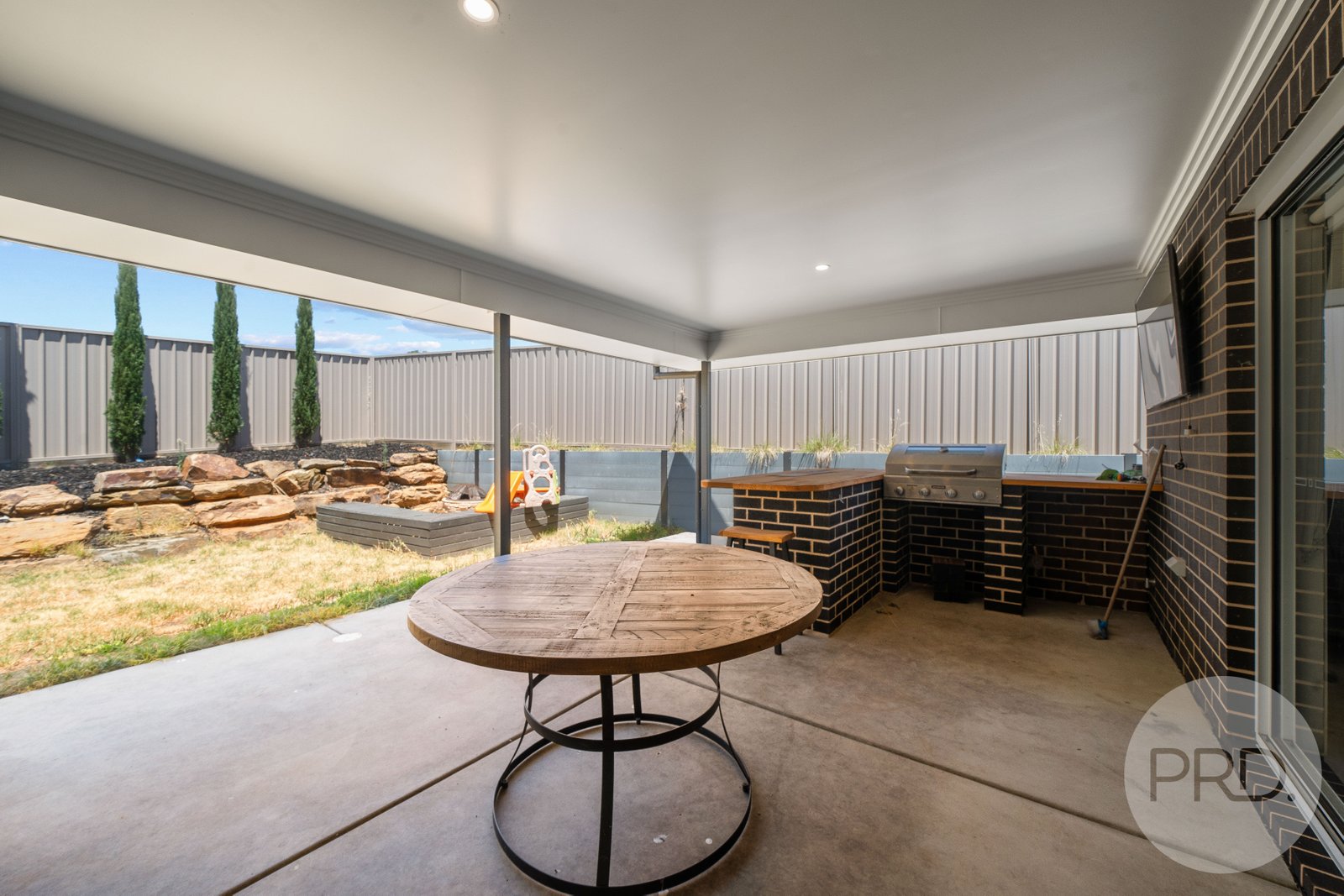 21 Hollows Crescent LLOYD 14