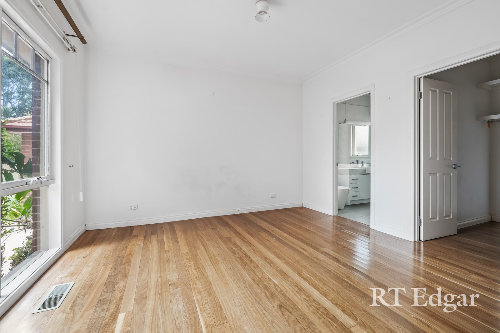 Real Estate and Property in 2/1 Irymple Avenue, Kew East, VIC