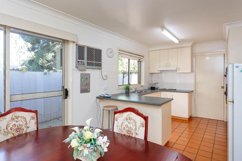 2/1 Jennifer Place WAGGA WAGGA 4
