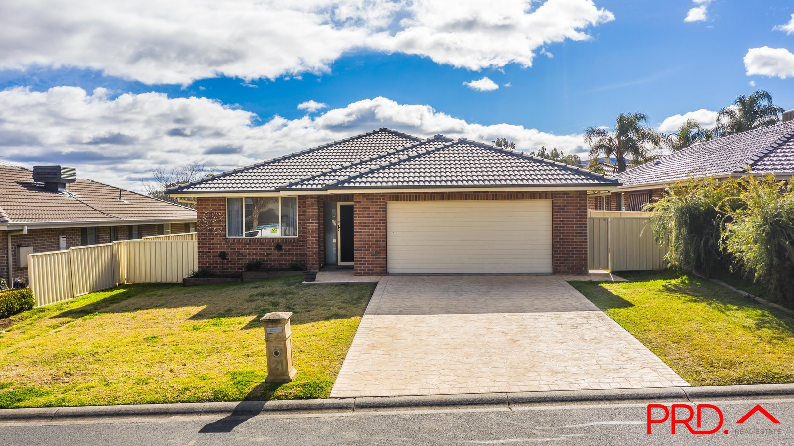 21 Karenvar Avenue TAMWORTH 2