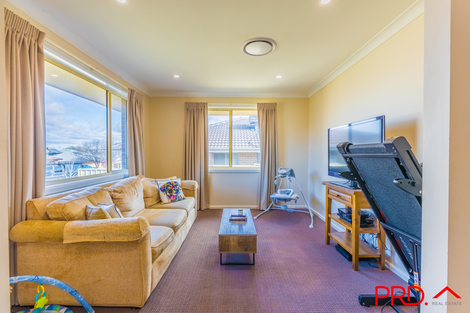 21 Karenvar Avenue TAMWORTH 4