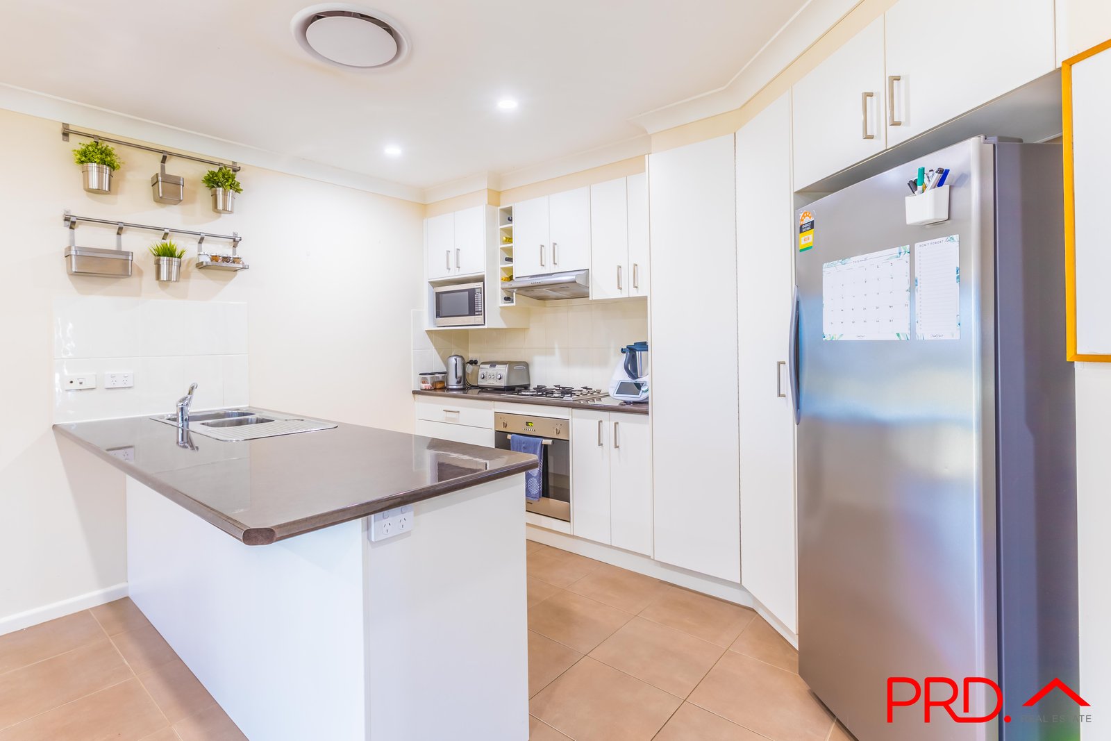 21 Karenvar Avenue TAMWORTH 7