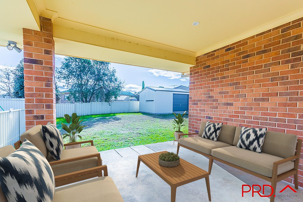 21 Karenvar Avenue TAMWORTH 18