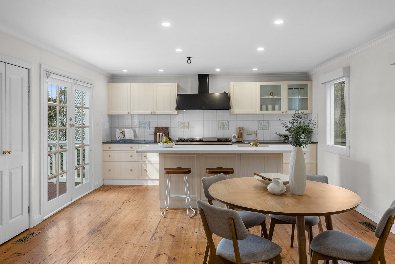 Real Estate and Property in 21 Kathryn Crescent, Woodend, VIC