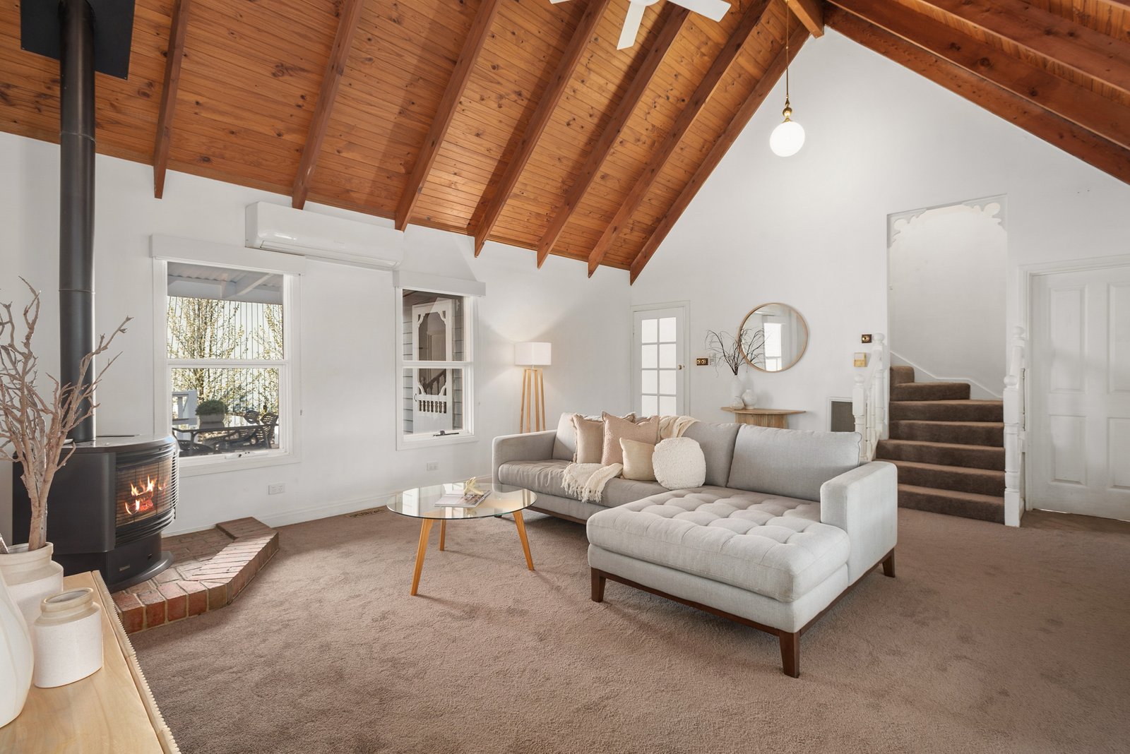 Real Estate and Property in 21 Kathryn Crescent, Woodend, VIC