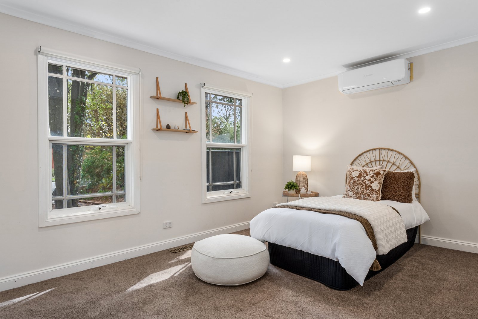 Real Estate and Property in 21 Kathryn Crescent, Woodend, VIC