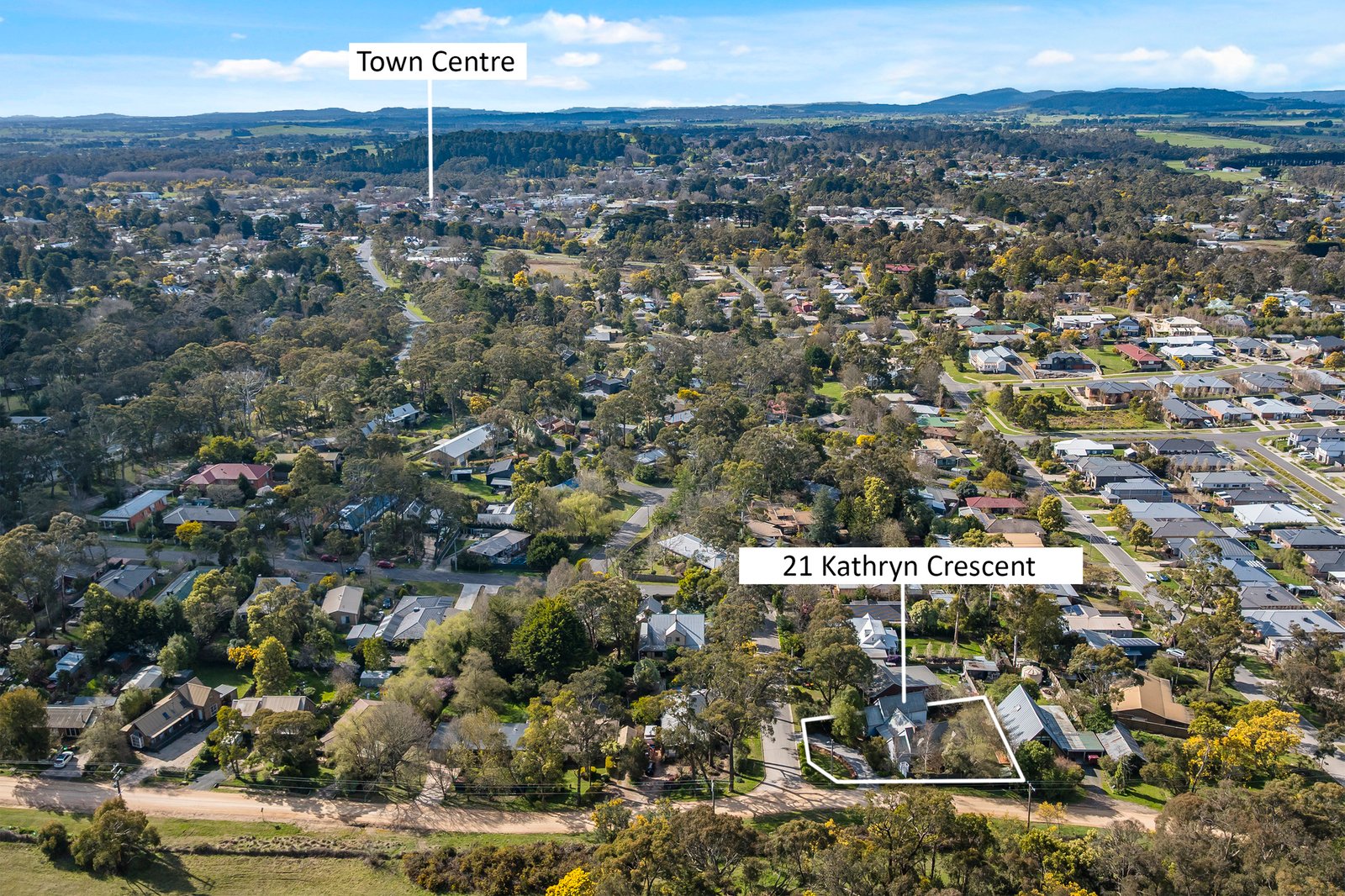 Real Estate and Property in 21 Kathryn Crescent, Woodend, VIC