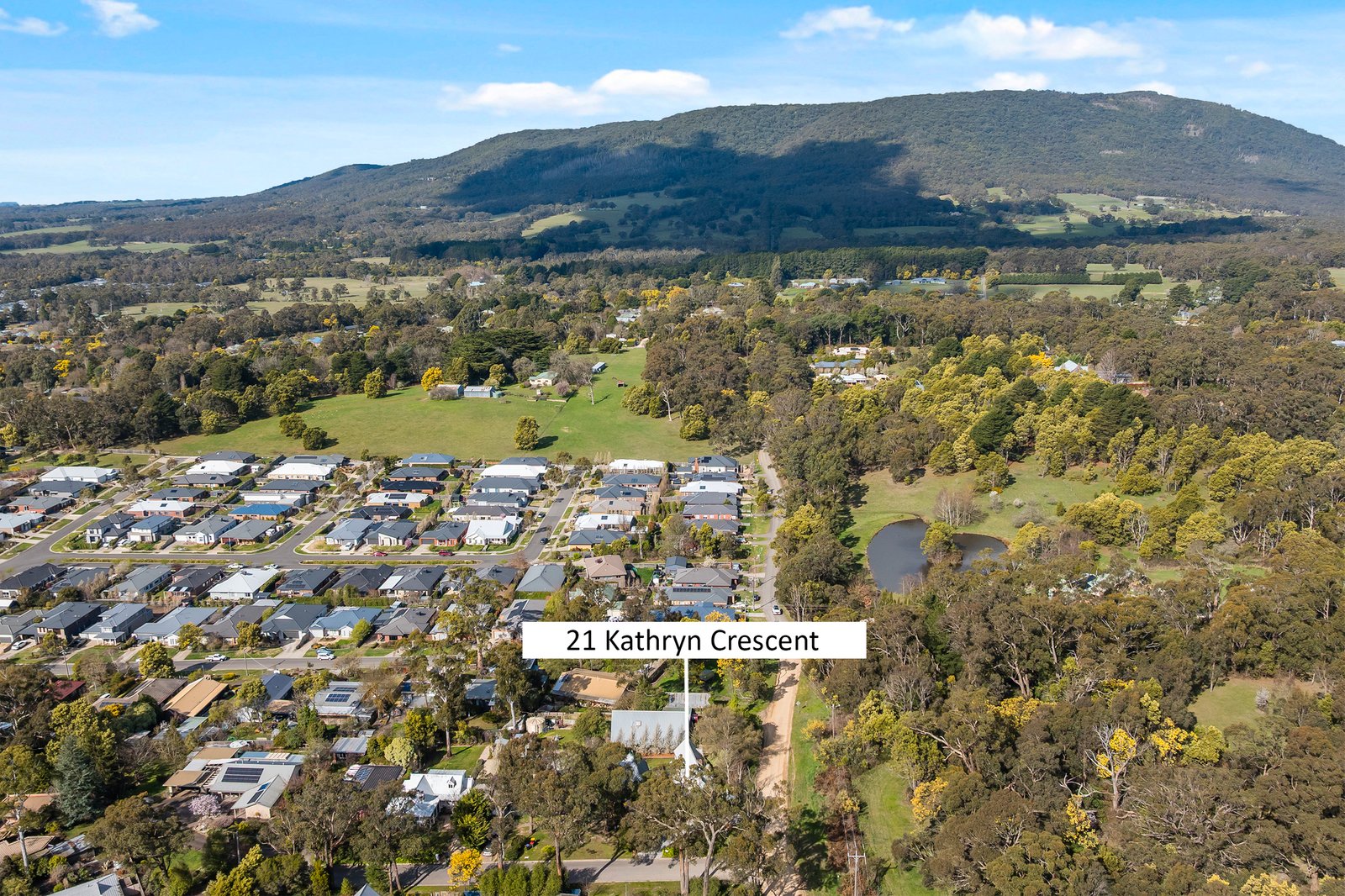 Real Estate and Property in 21 Kathryn Crescent, Woodend, VIC