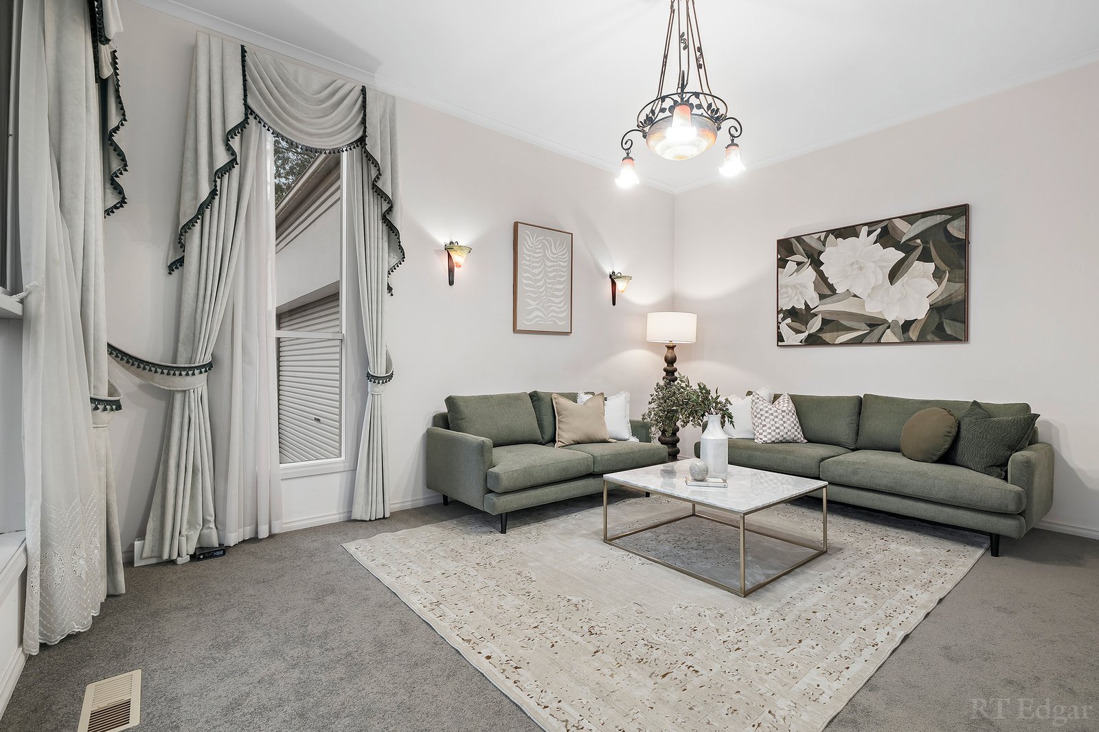 Real Estate and Property in 21 Kenman Close, Templestowe, VIC