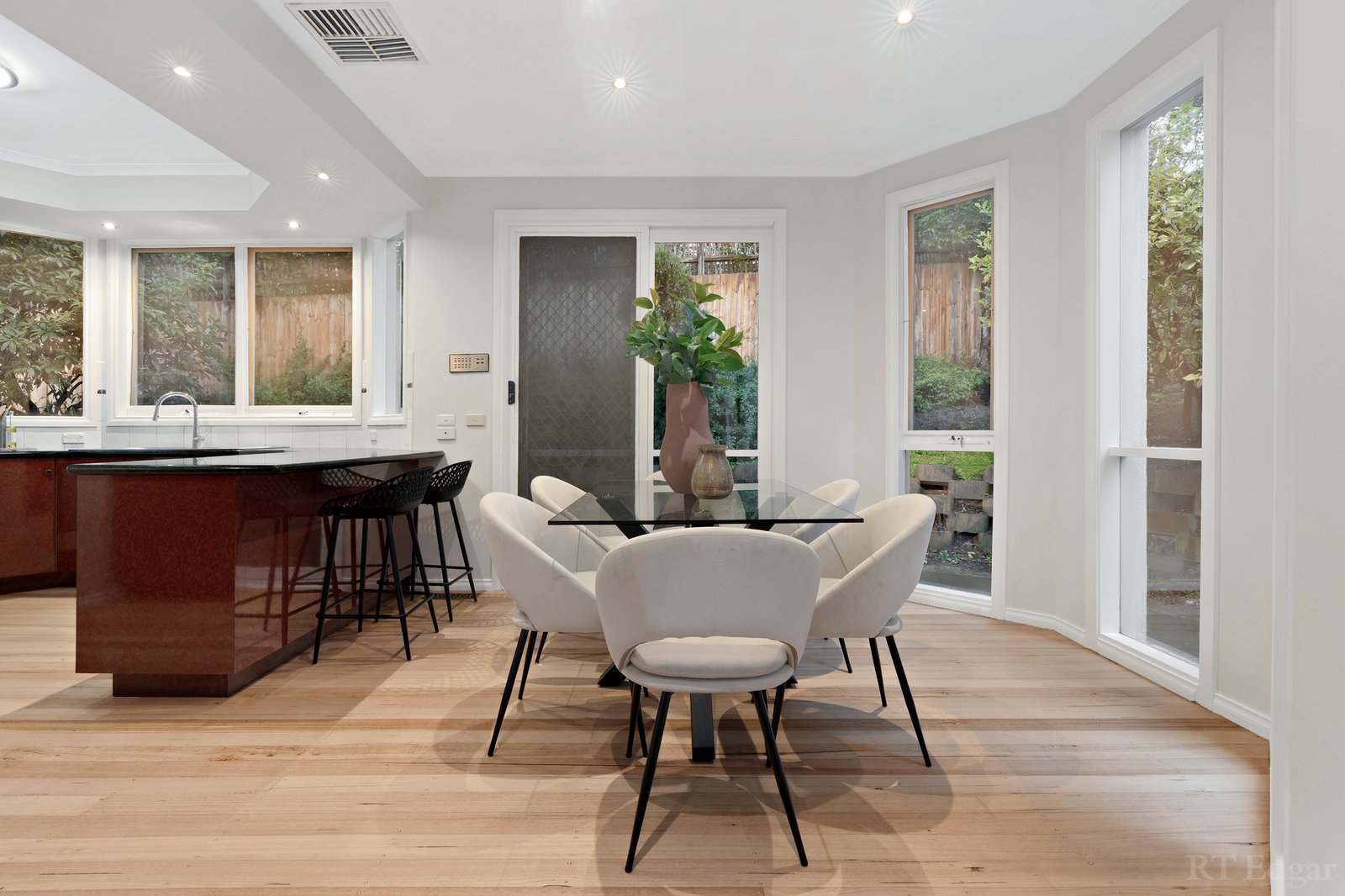 Real Estate and Property in 21 Kenman Close, Templestowe, VIC