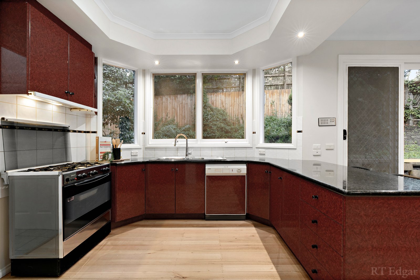 Real Estate and Property in 21 Kenman Close, Templestowe, VIC