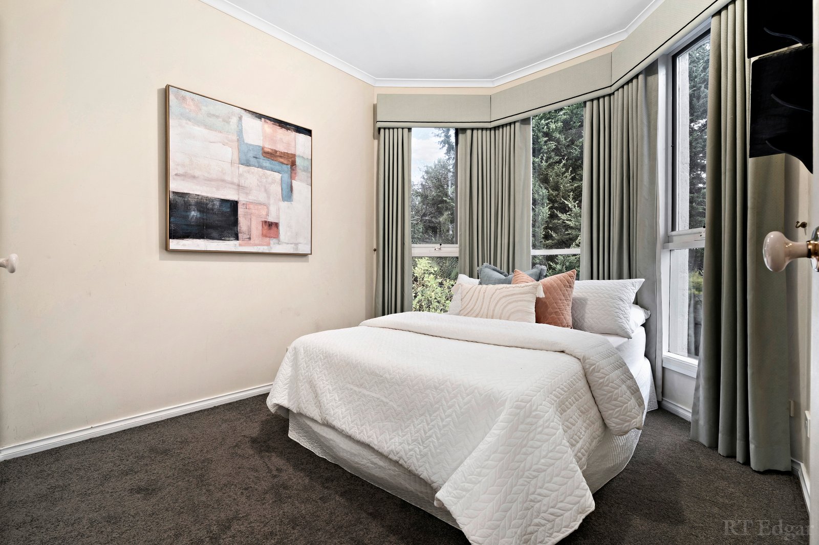 Real Estate and Property in 21 Kenman Close, Templestowe, VIC