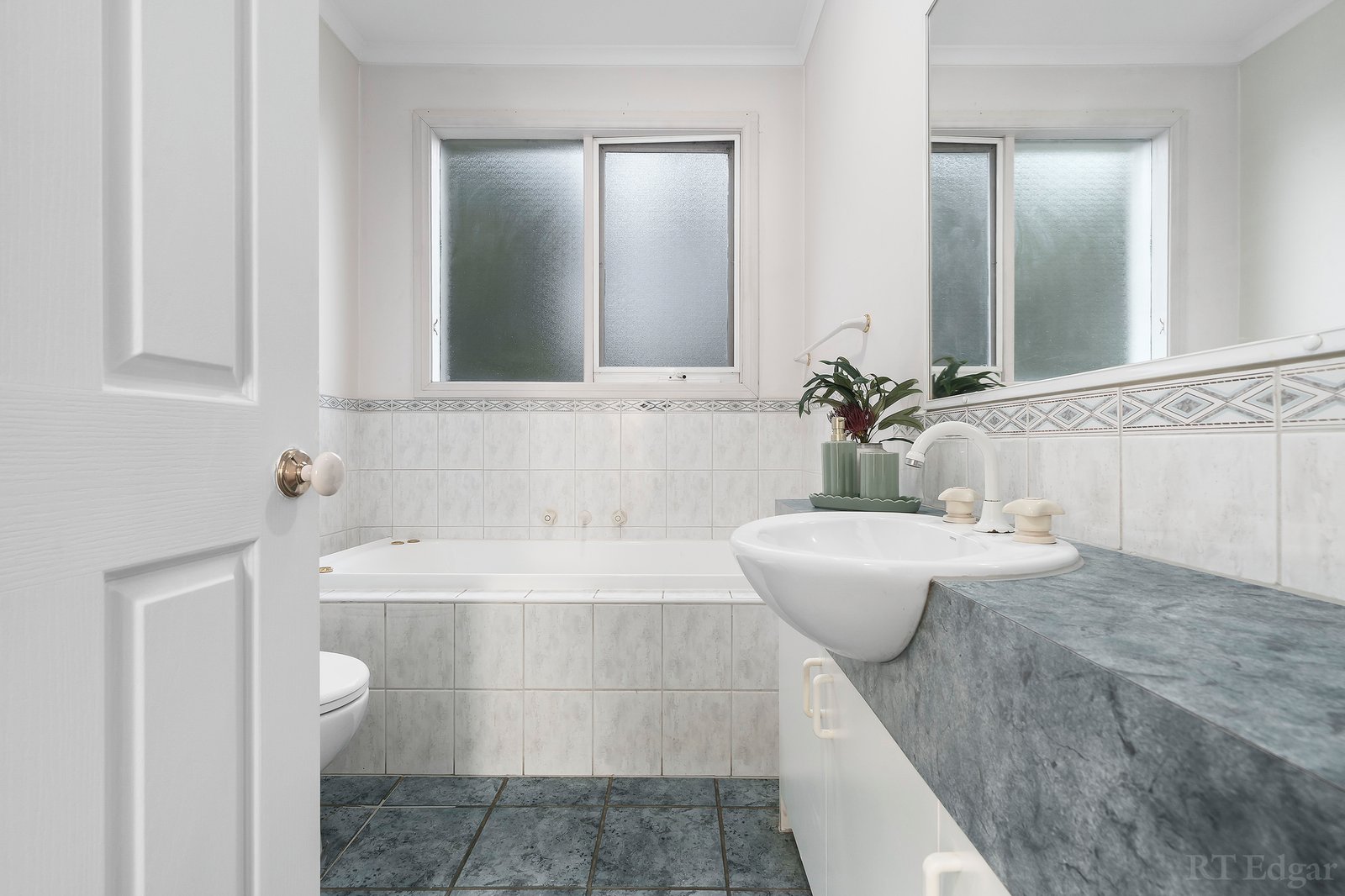 Real Estate and Property in 21 Kenman Close, Templestowe, VIC