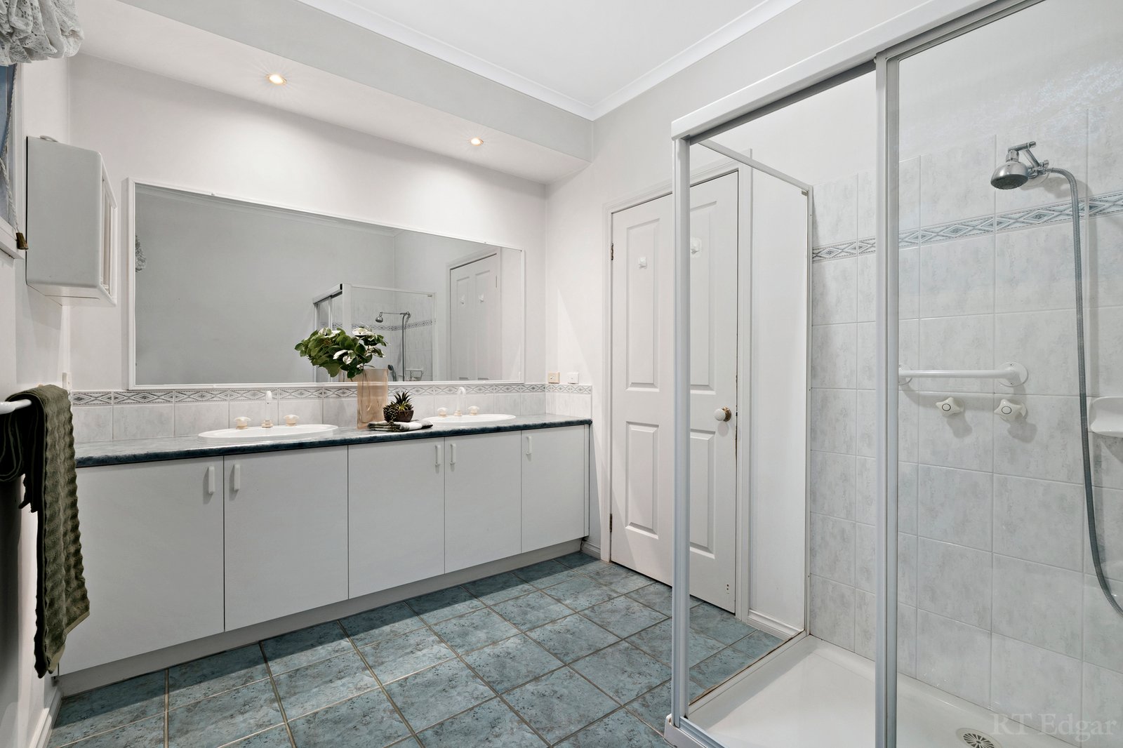 Real Estate and Property in 21 Kenman Close, Templestowe, VIC