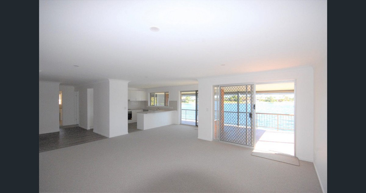 21 KINGFISHER Crescent BURLEIGH WATERS 2