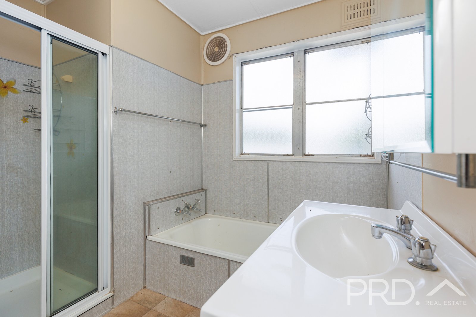 21 Kinred Street TUMUT 8