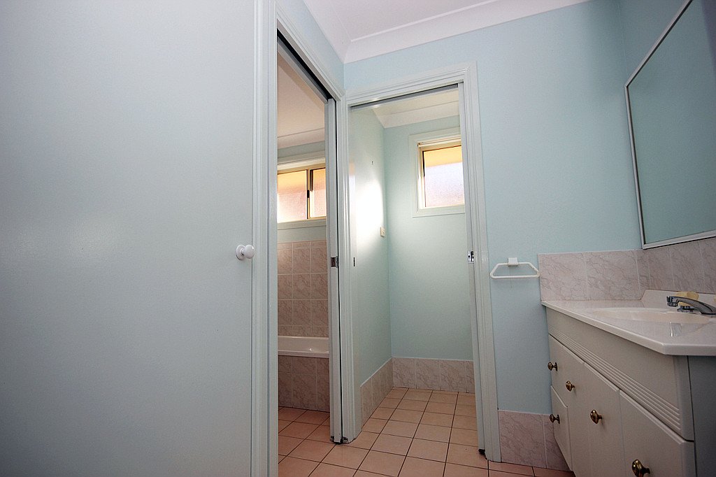 2/1 Kirmington Terrace LAURIETON 5