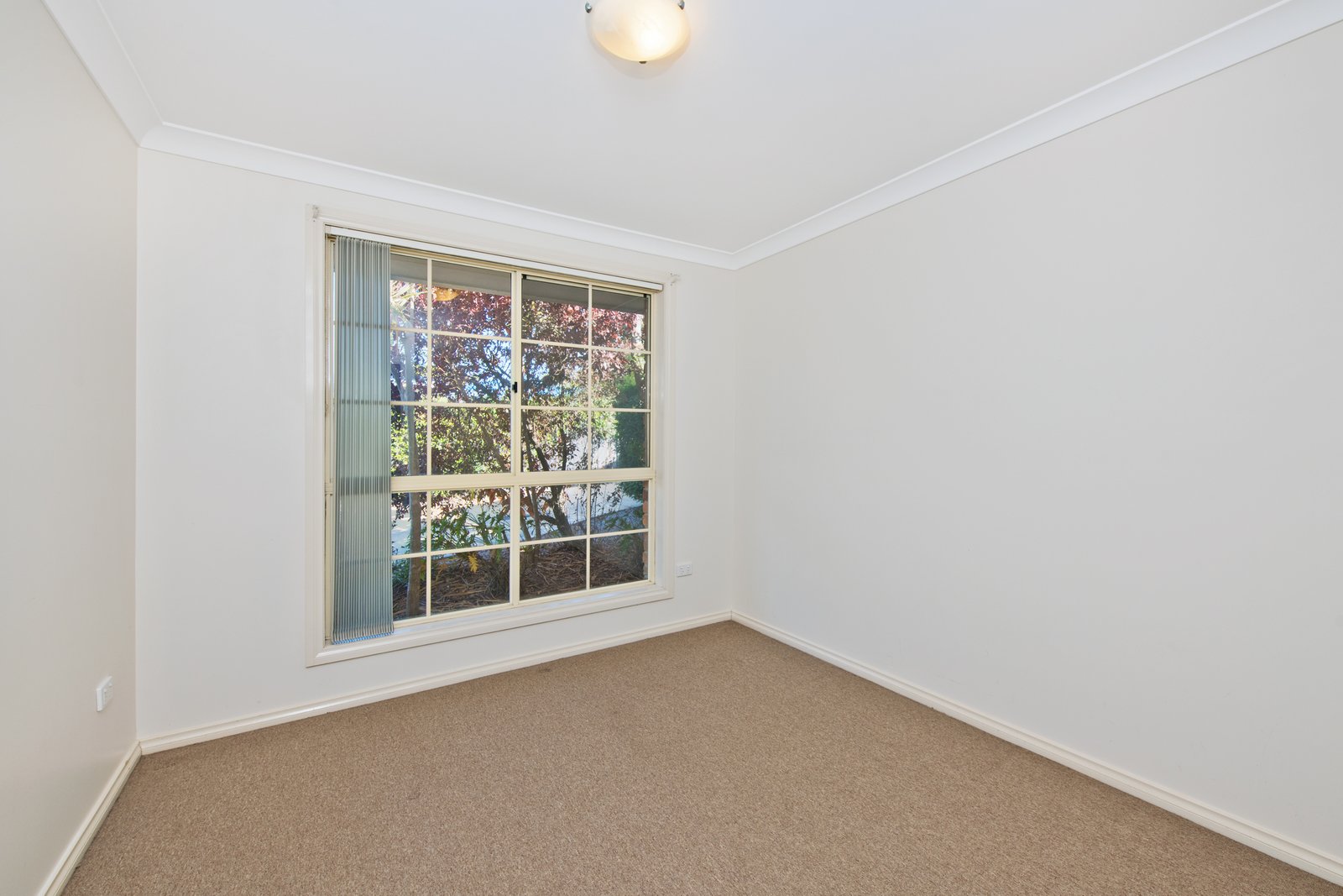 2/1 Lake Street LAURIETON 9