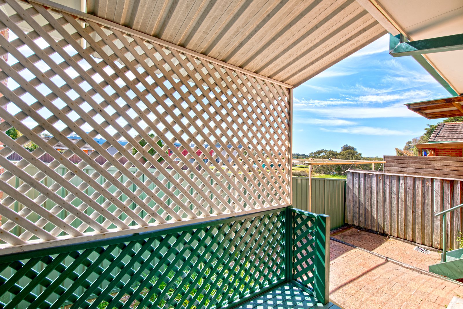 2/1 Lake Street LAURIETON 11