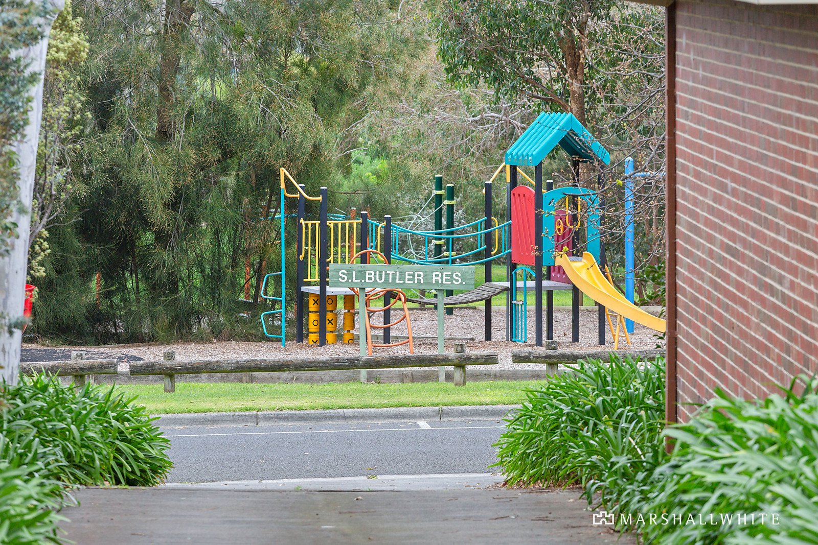 2/1 Lucerne Avenue, Mornington, VIC