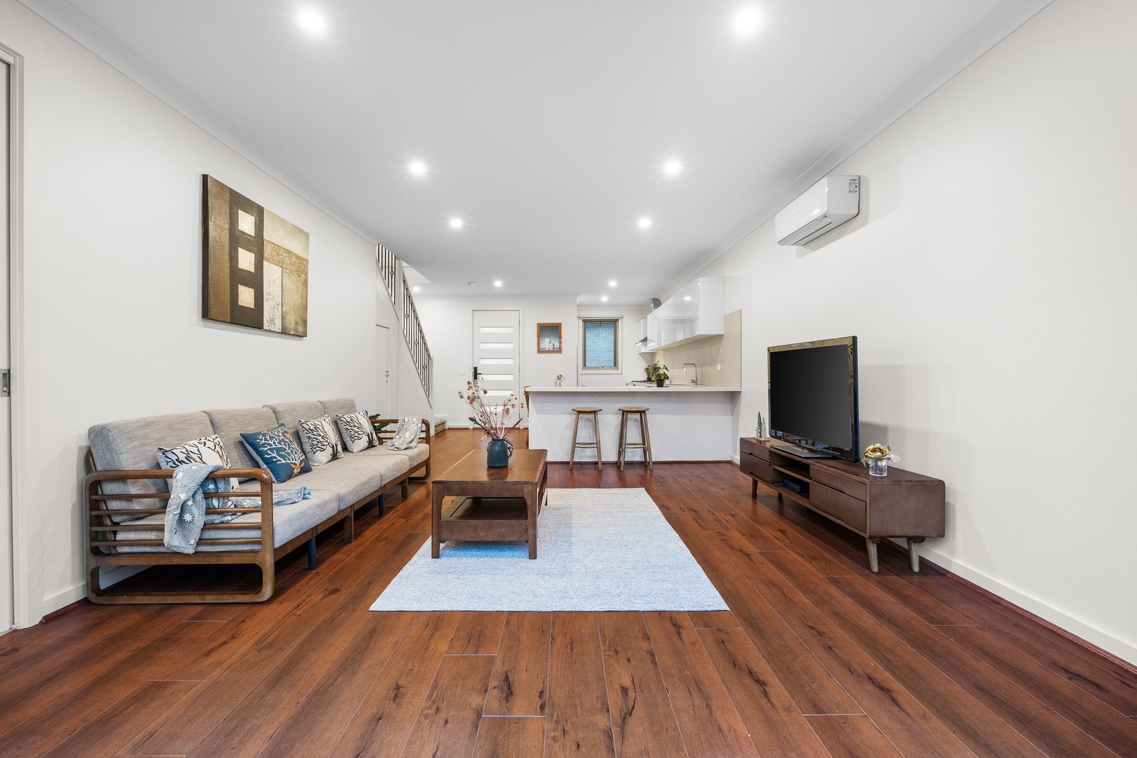 Gallery: 2/1 Malcolm Crescent