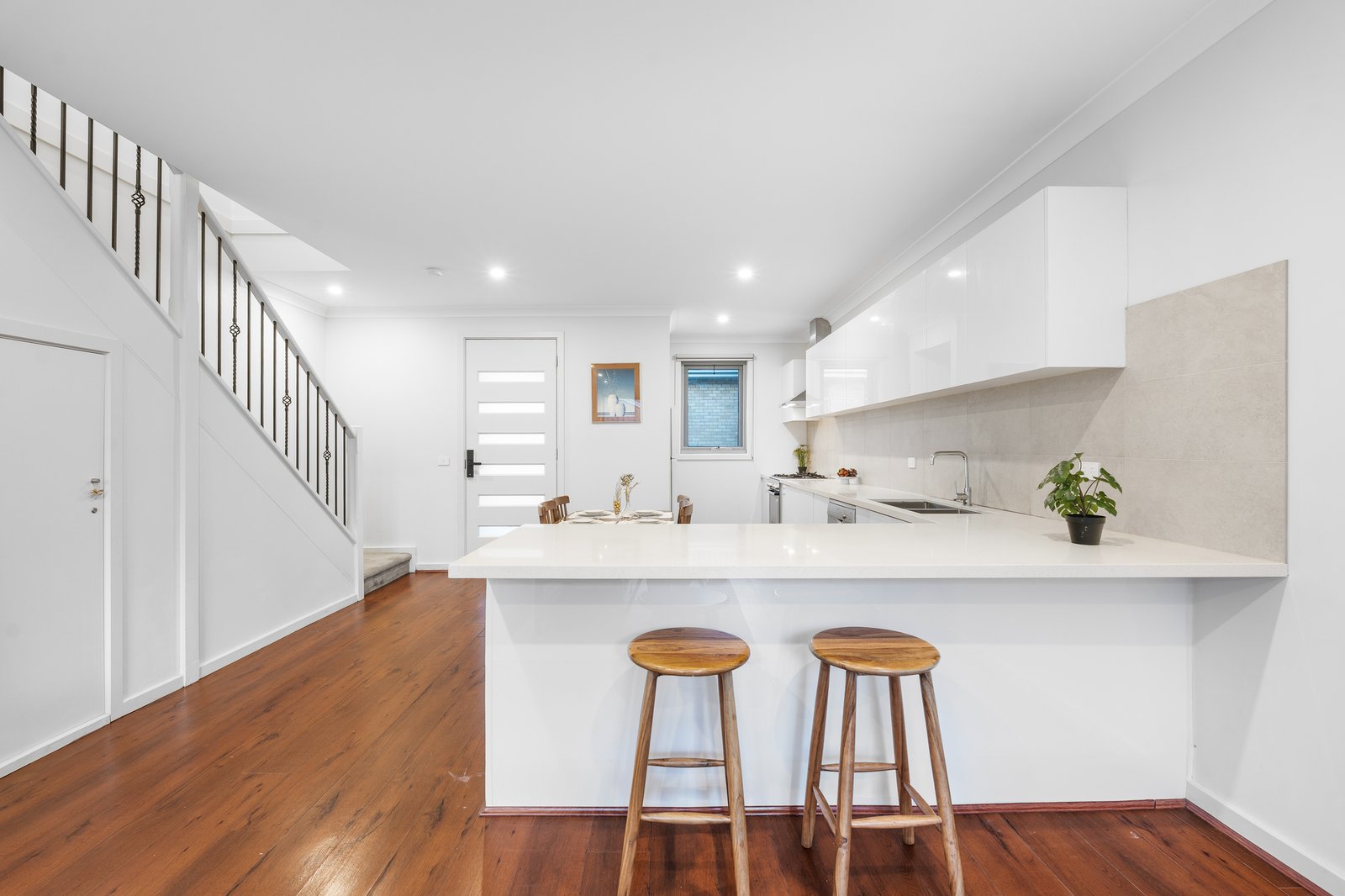 Gallery: 2/1 Malcolm Crescent