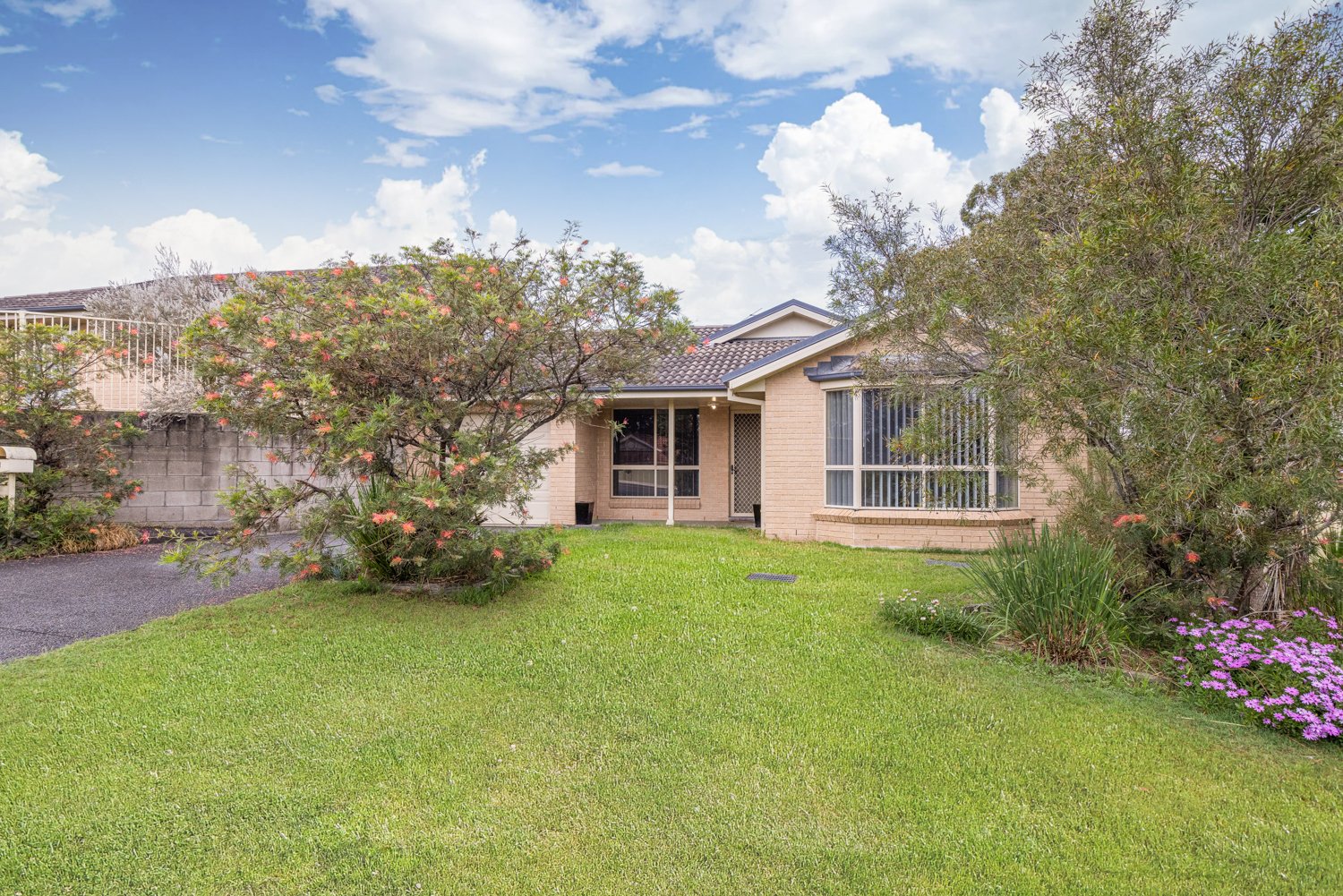 2/1 Margot Close BOLWARRA HEIGHTS 2