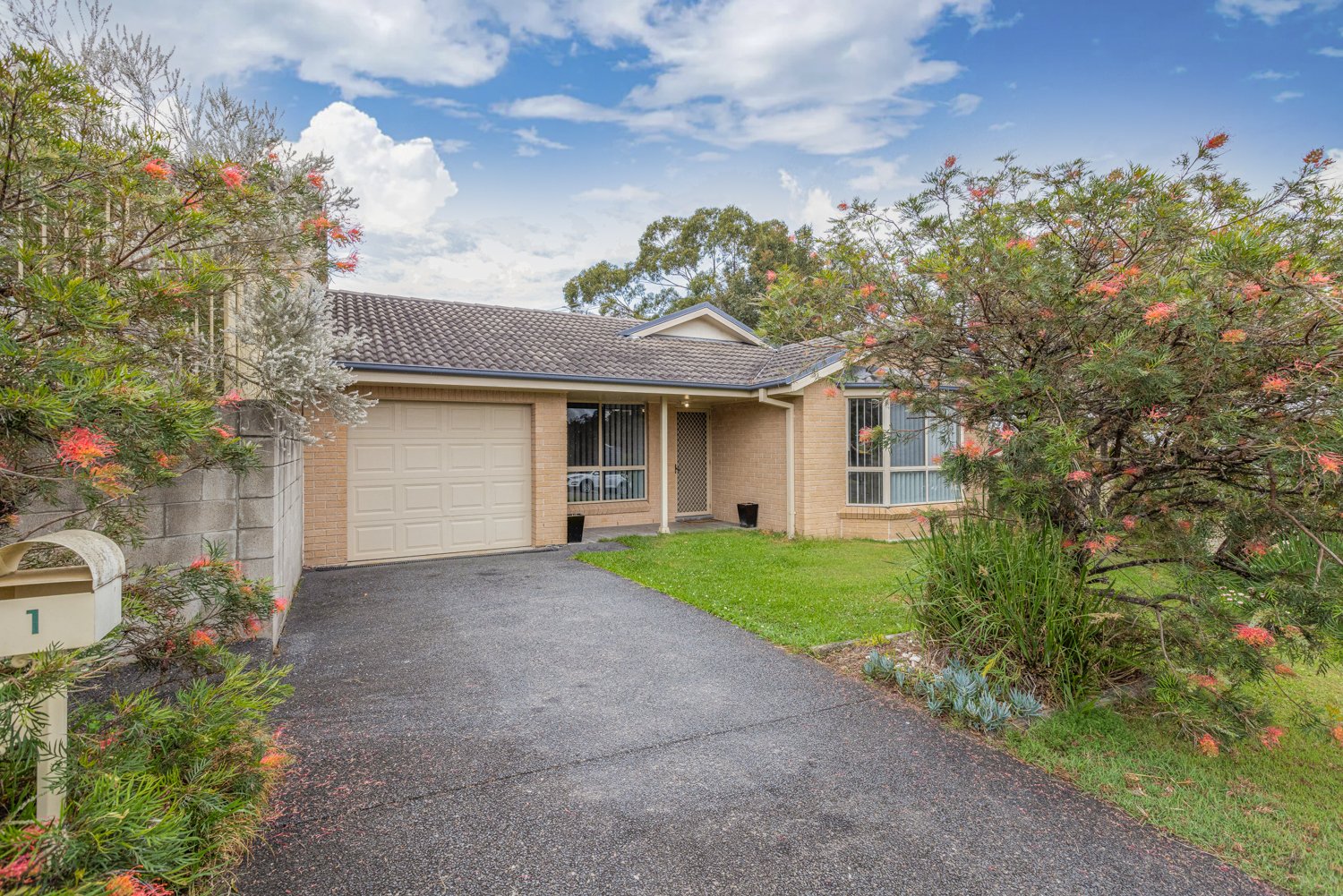 2/1 Margot Close BOLWARRA HEIGHTS 3
