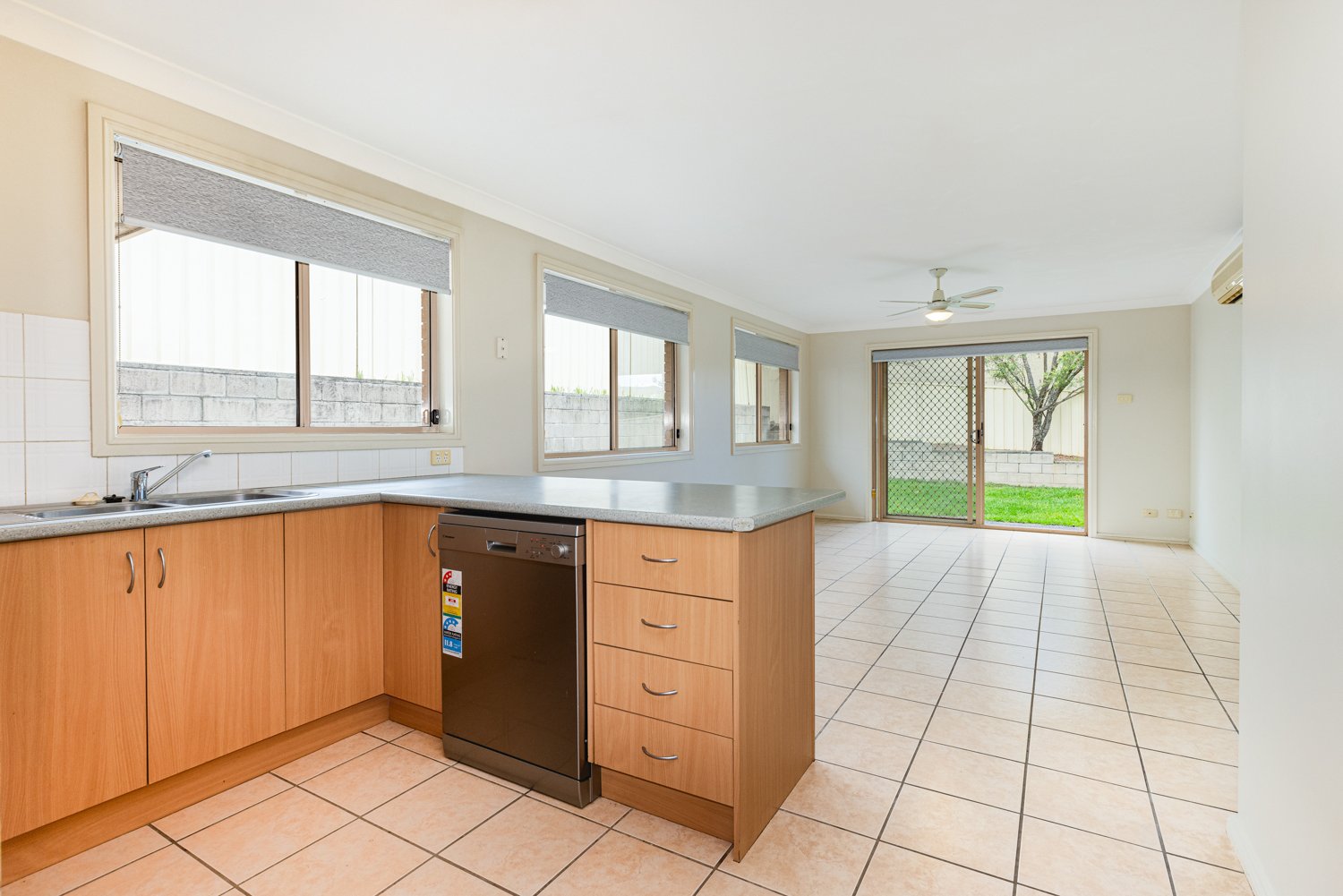 2/1 Margot Close BOLWARRA HEIGHTS 9