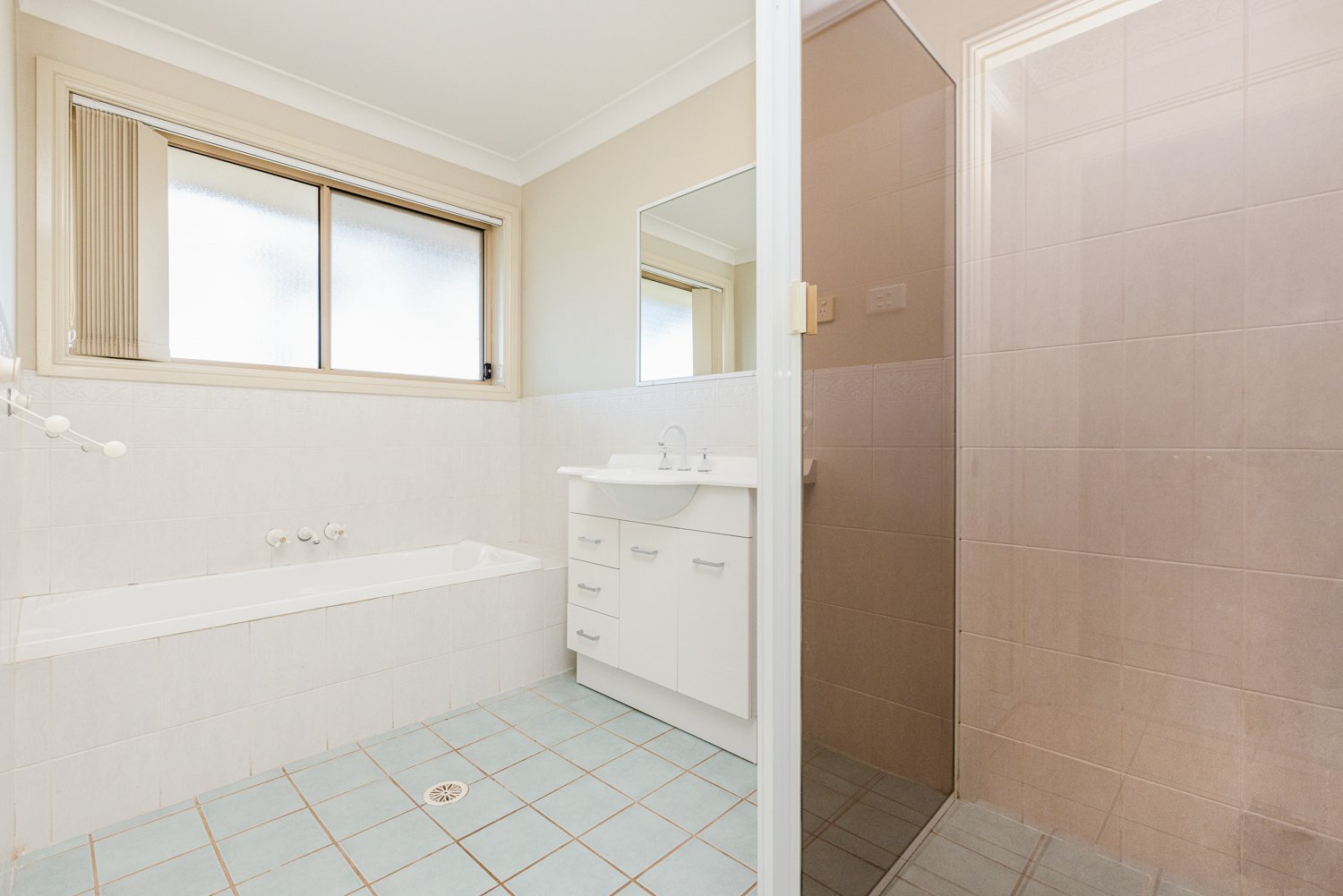 2/1 Margot Close BOLWARRA HEIGHTS 16