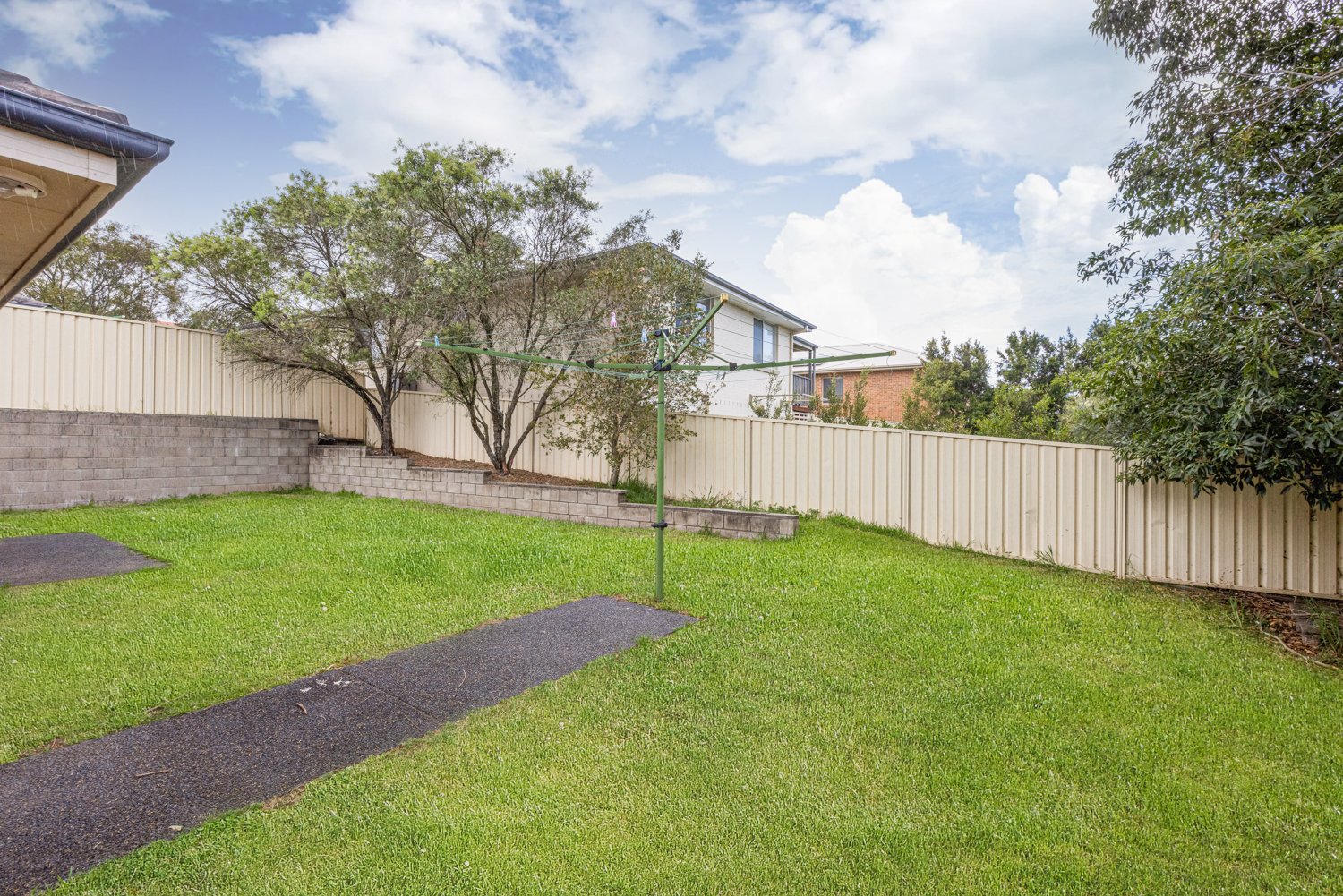 2/1 Margot Close BOLWARRA HEIGHTS 24