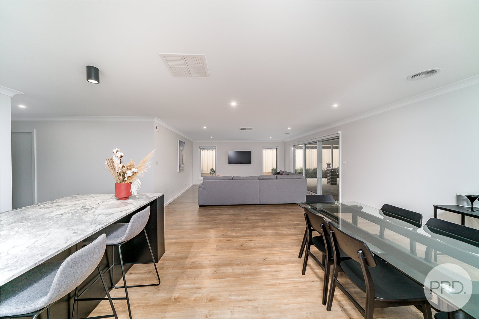 21 Morris Crescent GOBBAGOMBALIN 3