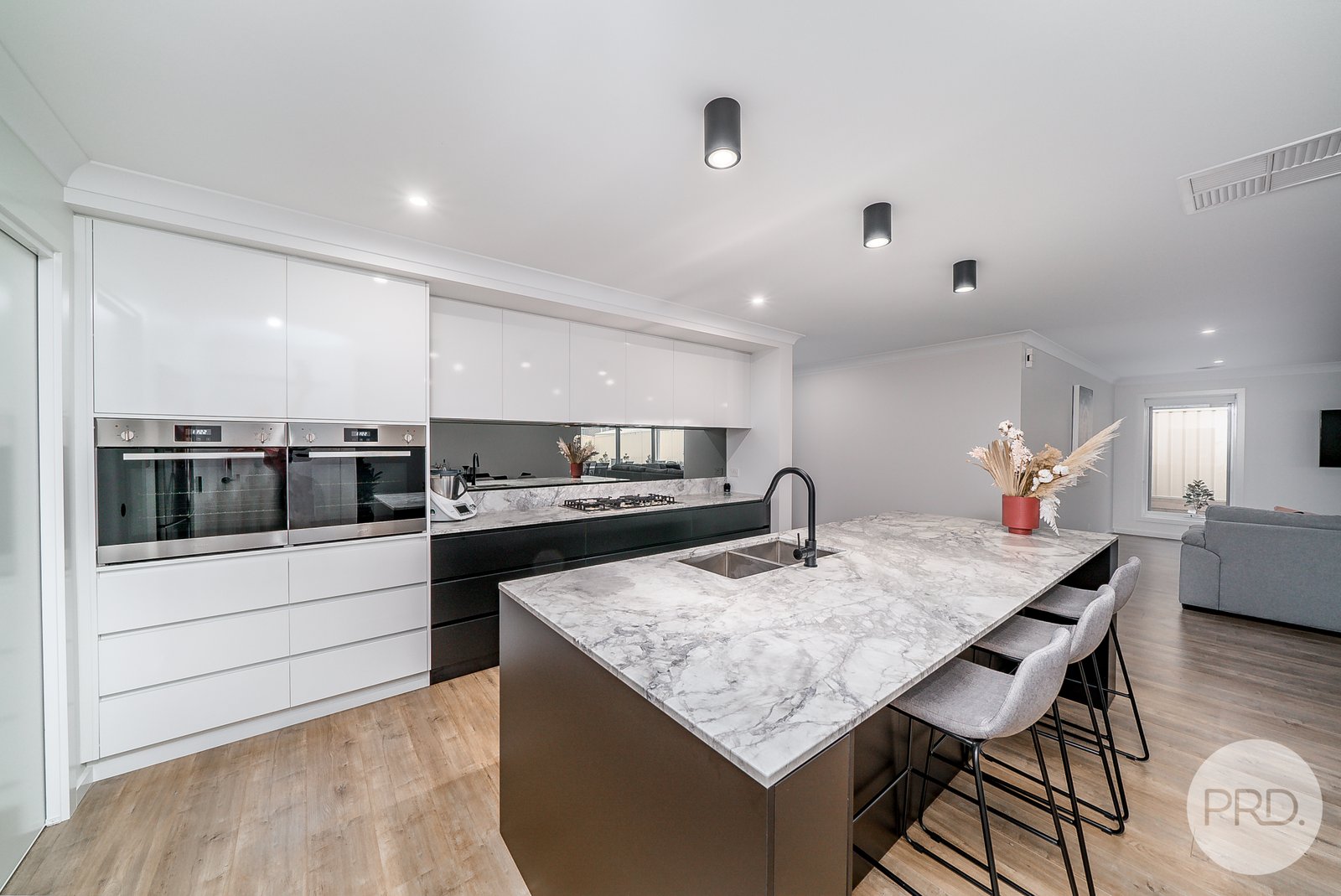 21 Morris Crescent GOBBAGOMBALIN 4