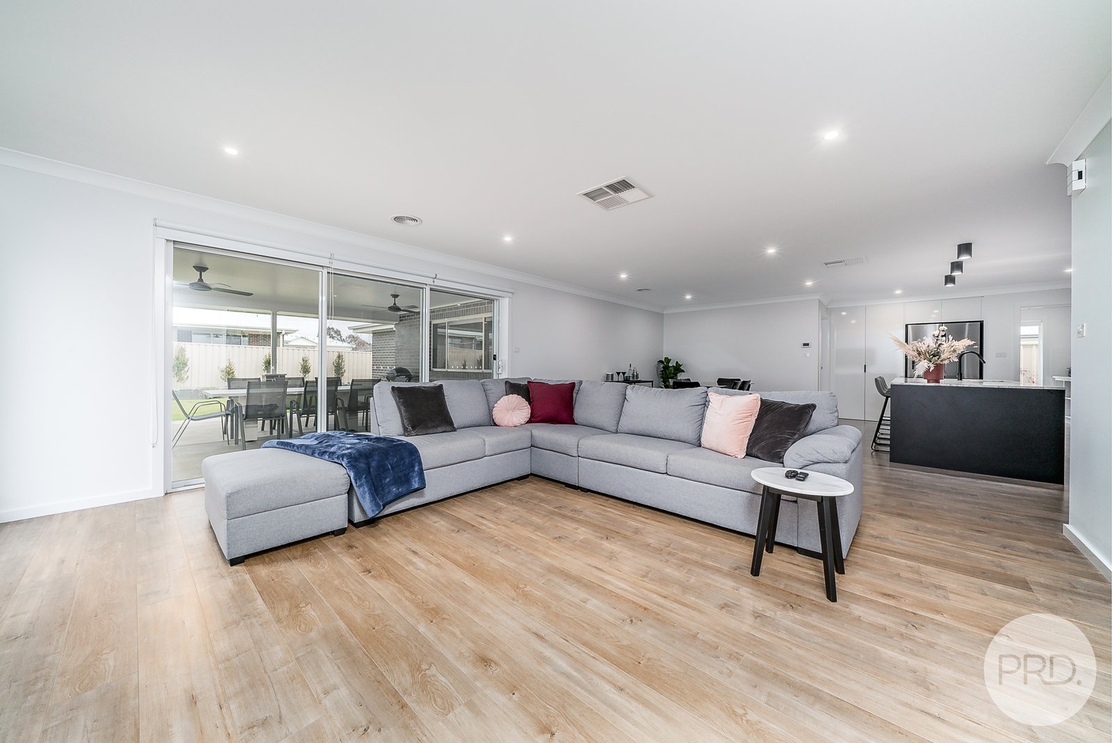 21 Morris Crescent GOBBAGOMBALIN 7