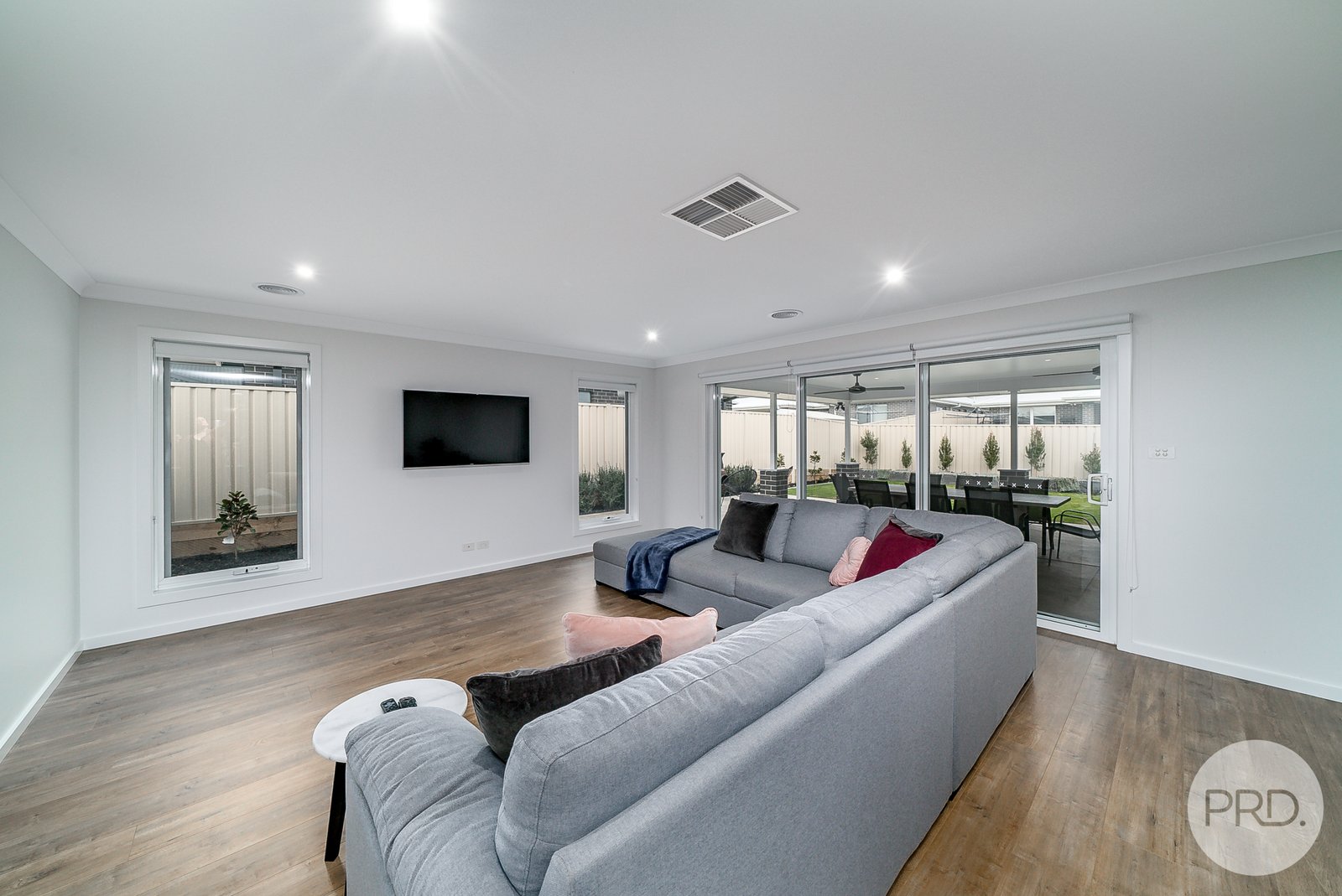 21 Morris Crescent GOBBAGOMBALIN 8