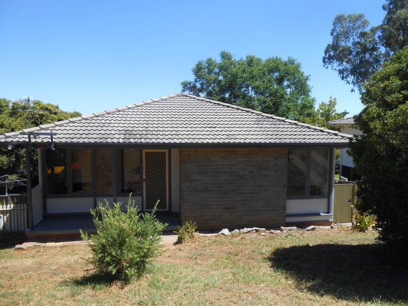 21 Mountview Crescent TAMWORTH 8