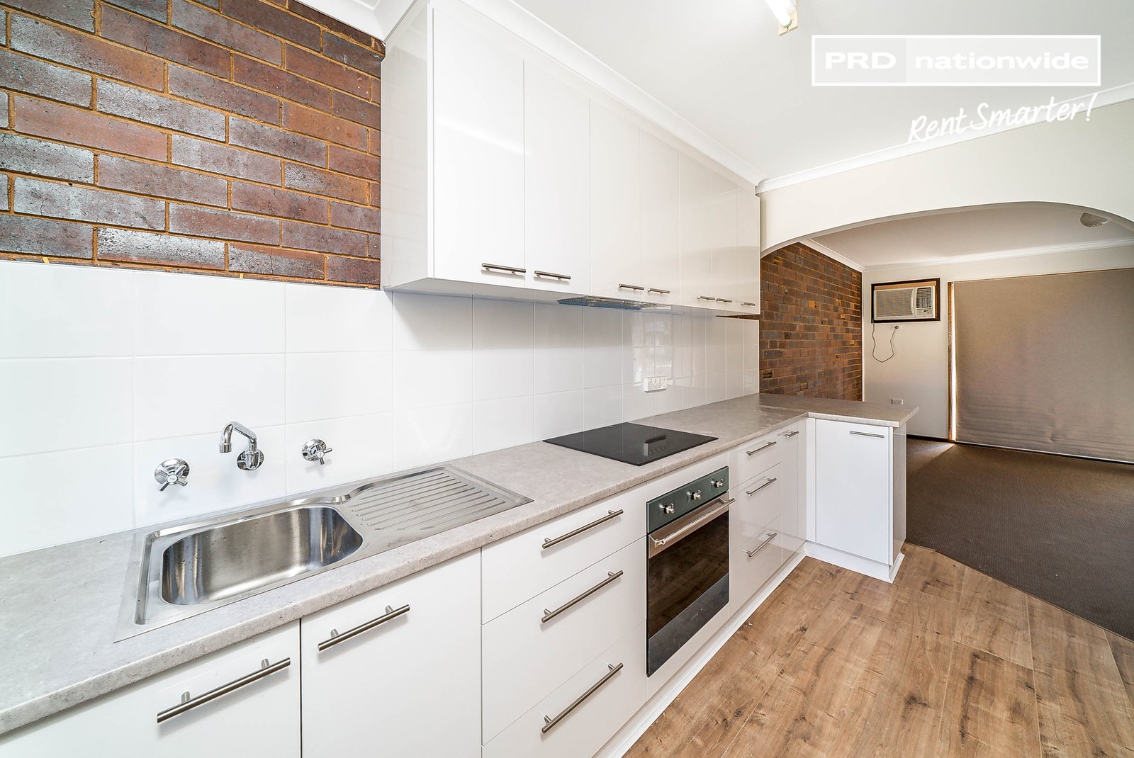 2/1 Nicholi Crescent LAKE ALBERT 2