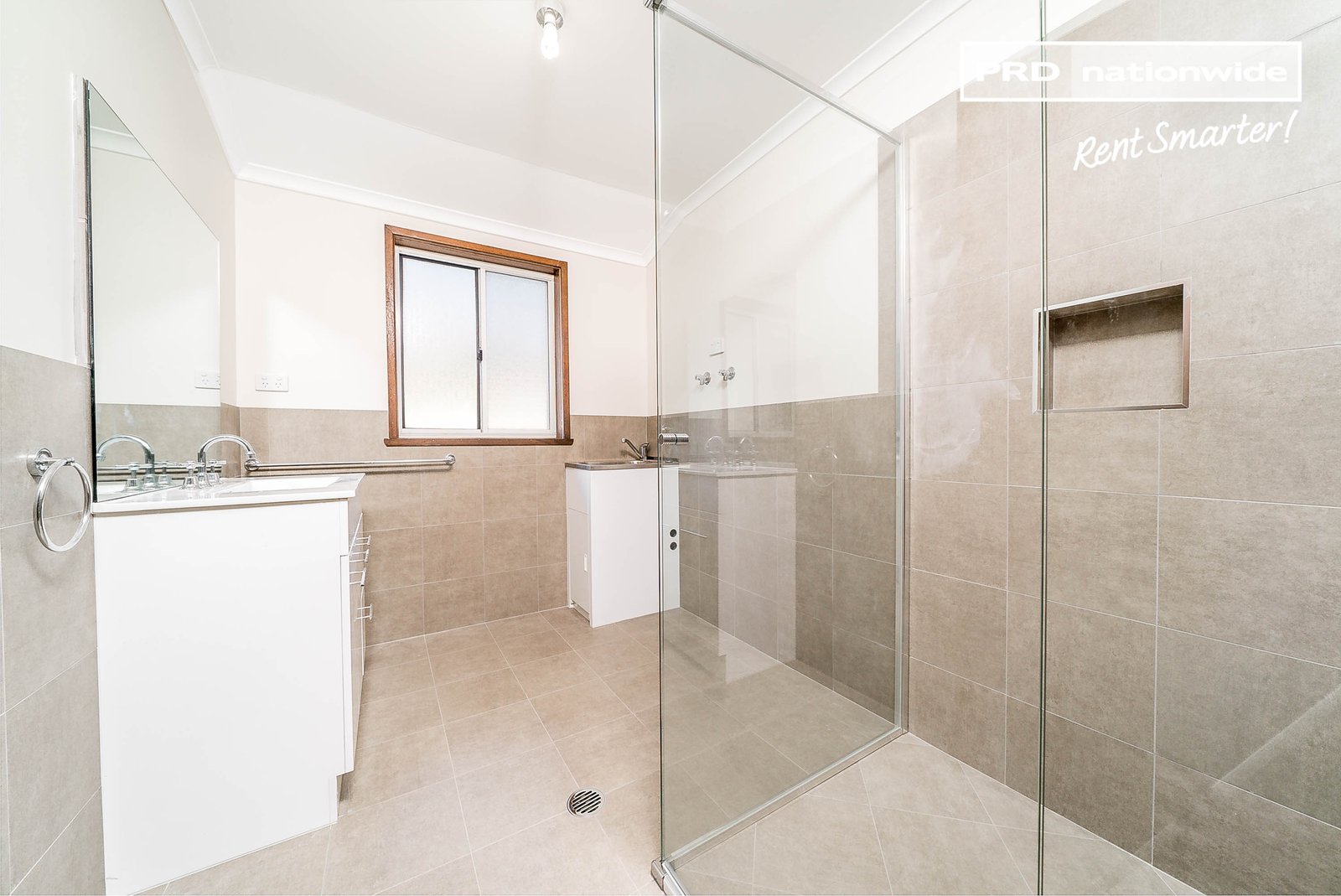 2/1 Nicholi Crescent LAKE ALBERT 7