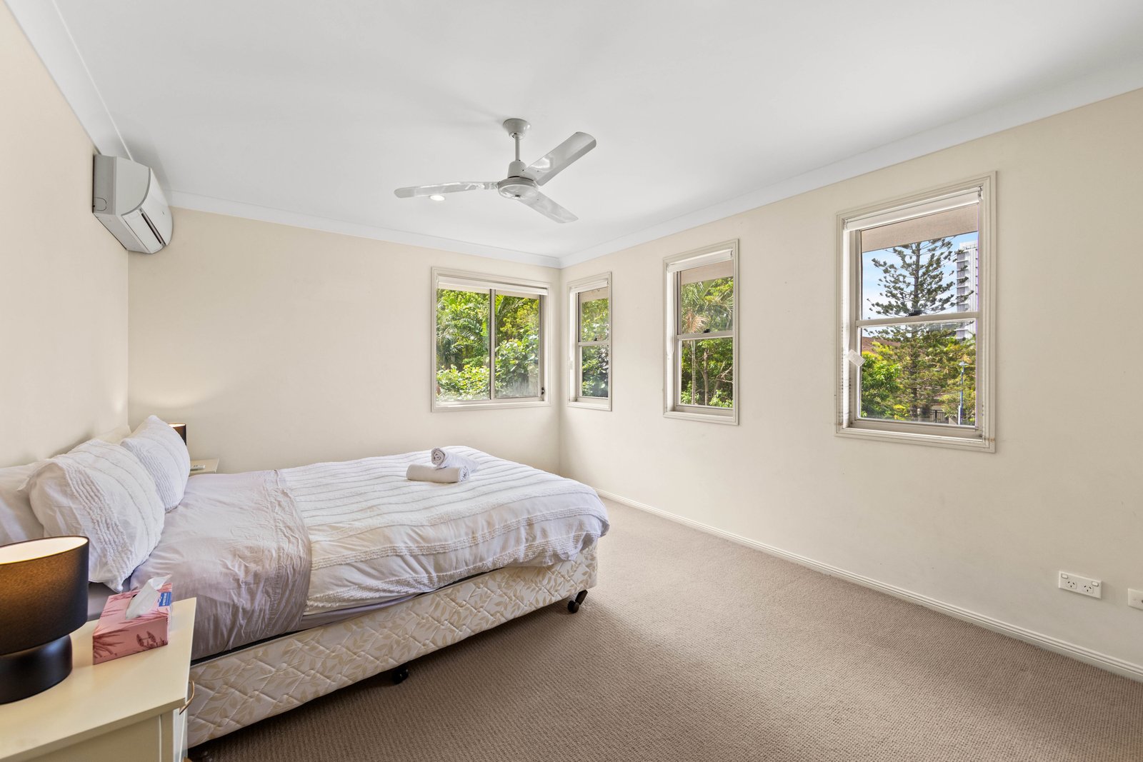 2/1 North Shore Avenue VARSITY LAKES 6